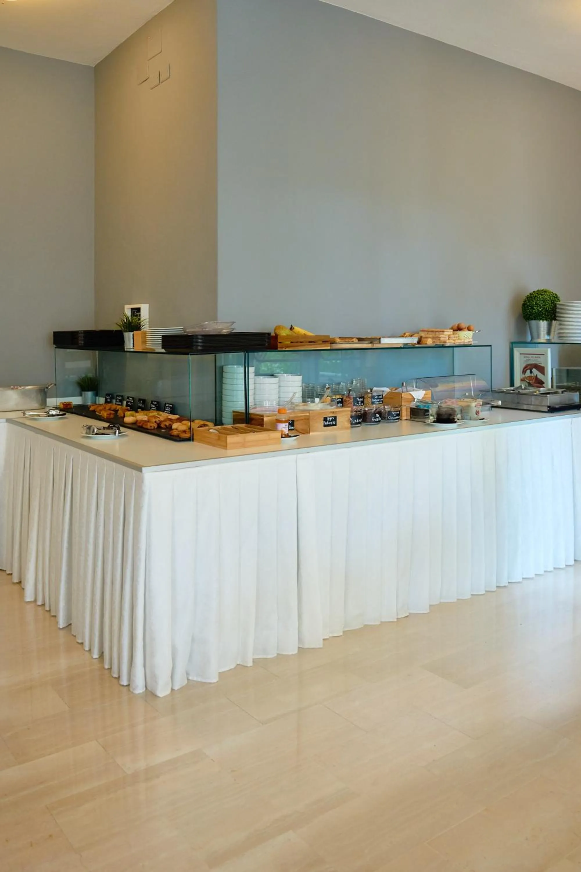 Buffet breakfast in Hotel Chery
