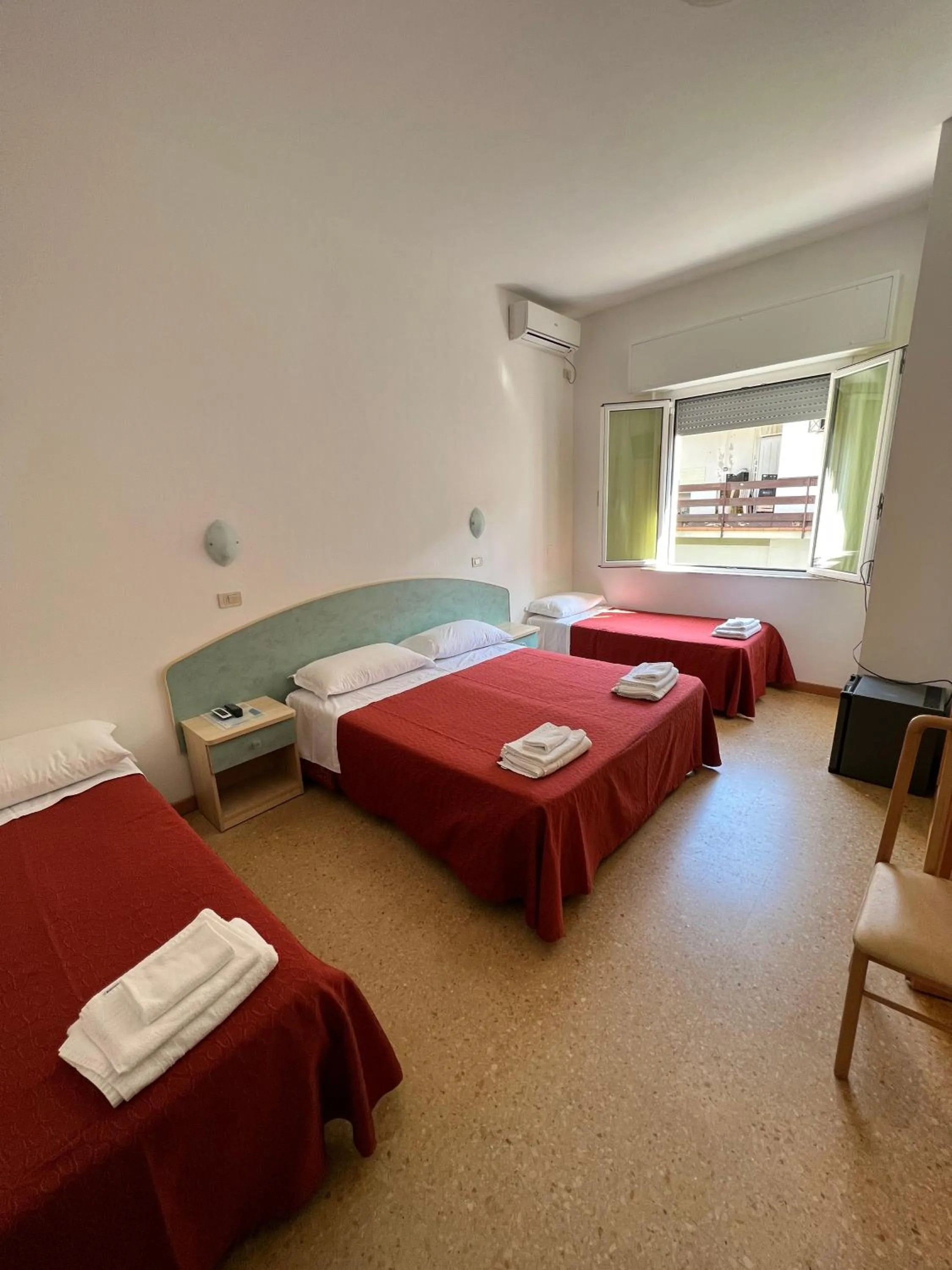 Photo of the whole room, Bed in Hotel Chery