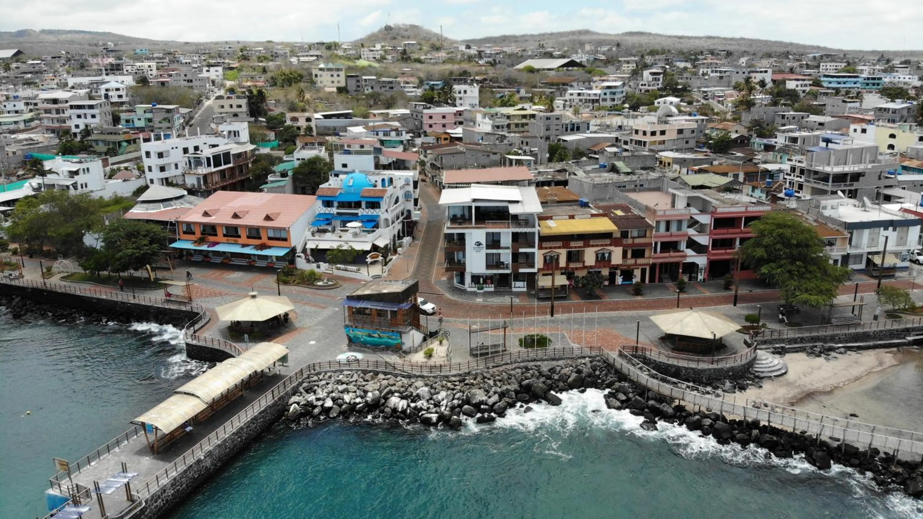 Property building in Galapagos Sunset Hotel
