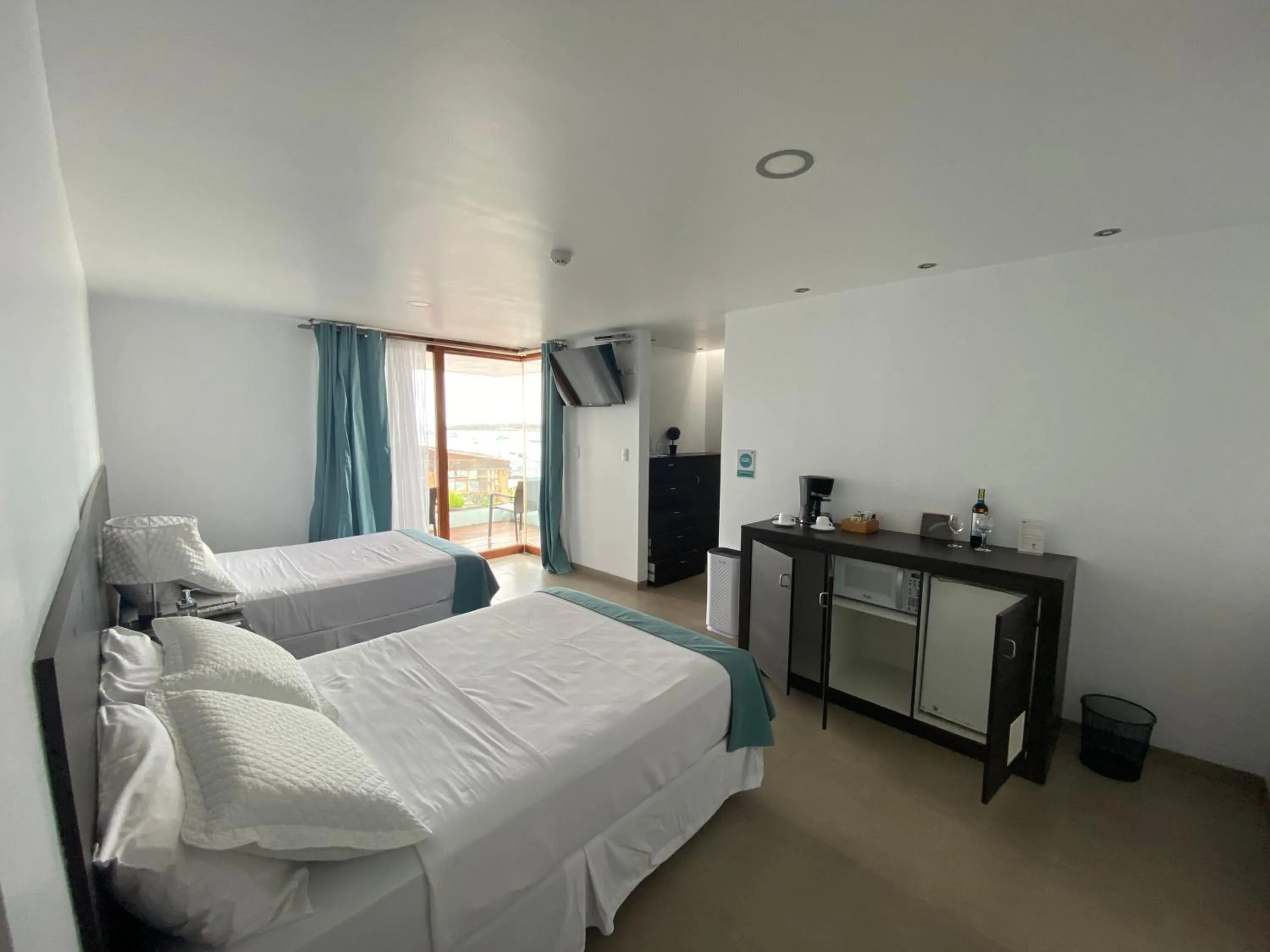 Coffee/tea facilities, Bed in Galapagos Sunset Hotel