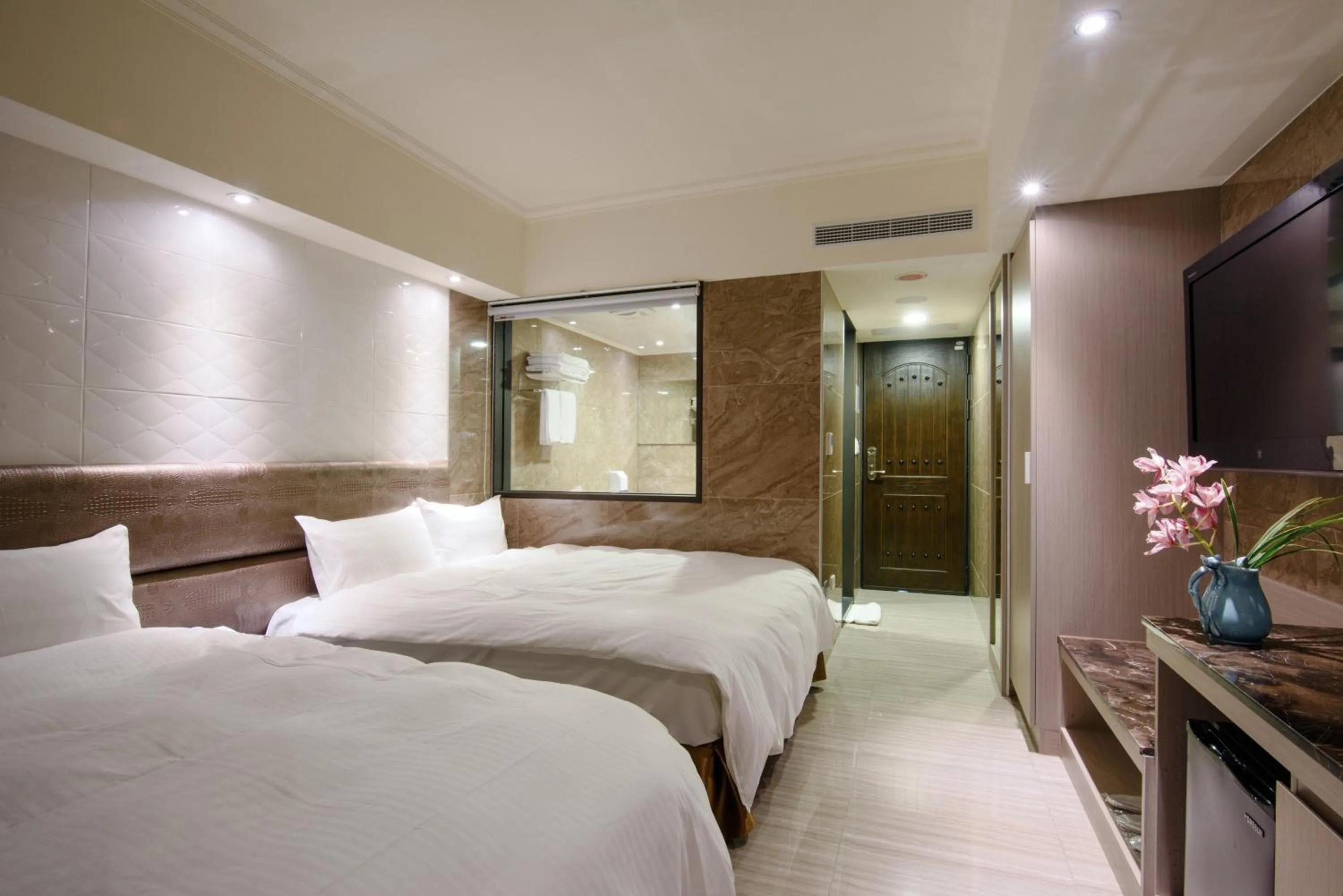 Lake view, Bed in Shui Sha Lian Hotel