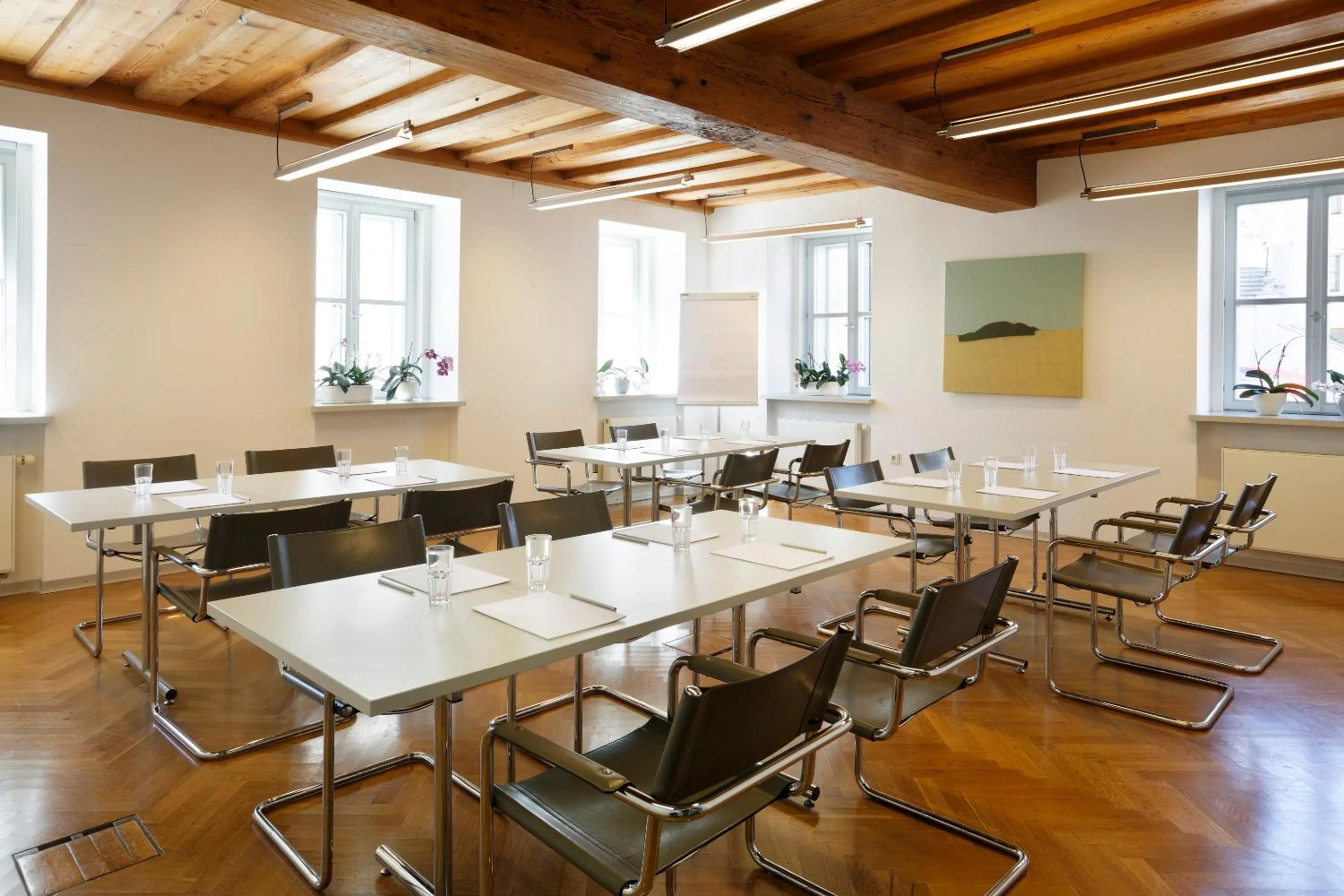 Business facilities in Der Ederer