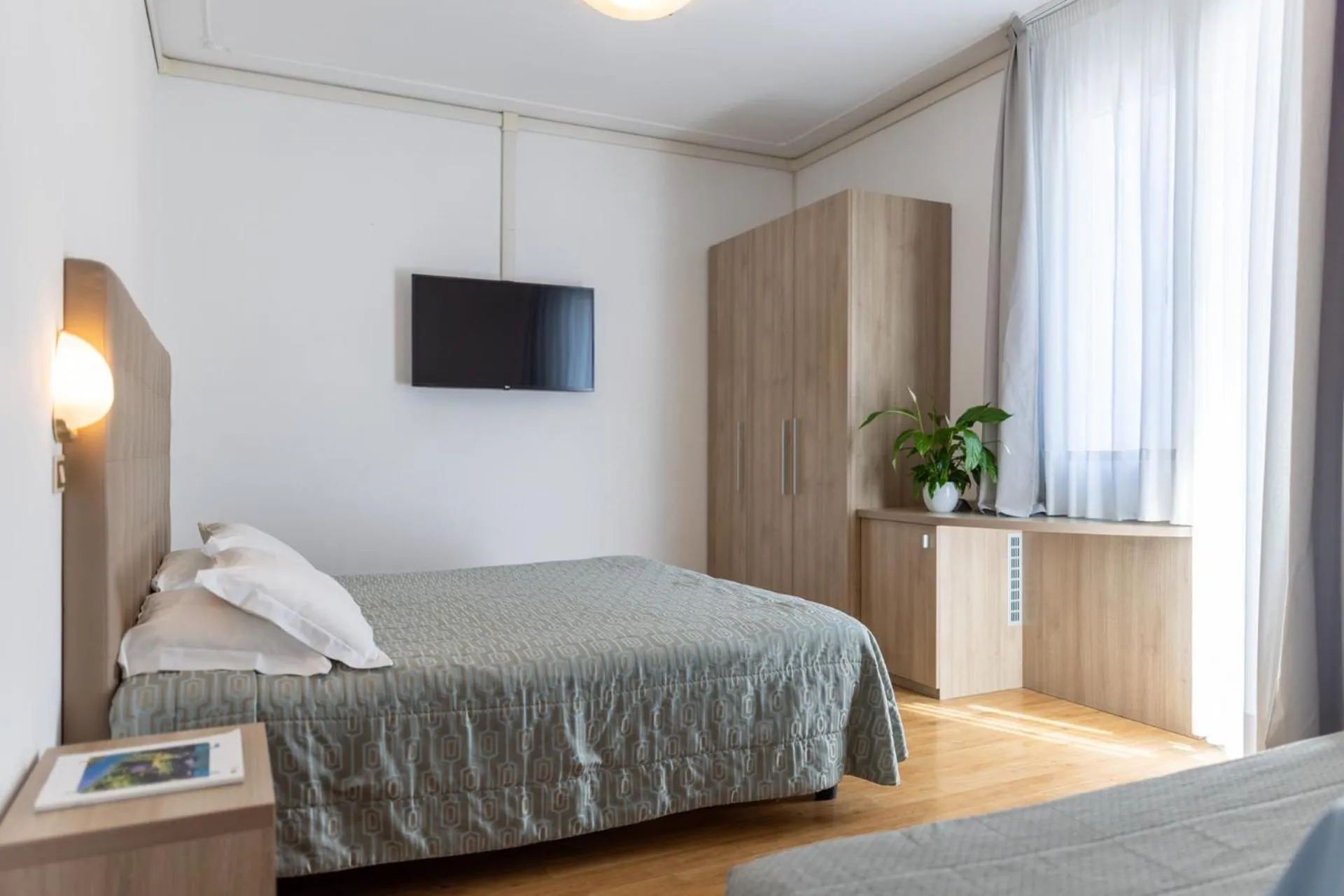 Bedroom, Bed in Hotel Palma de Majorca