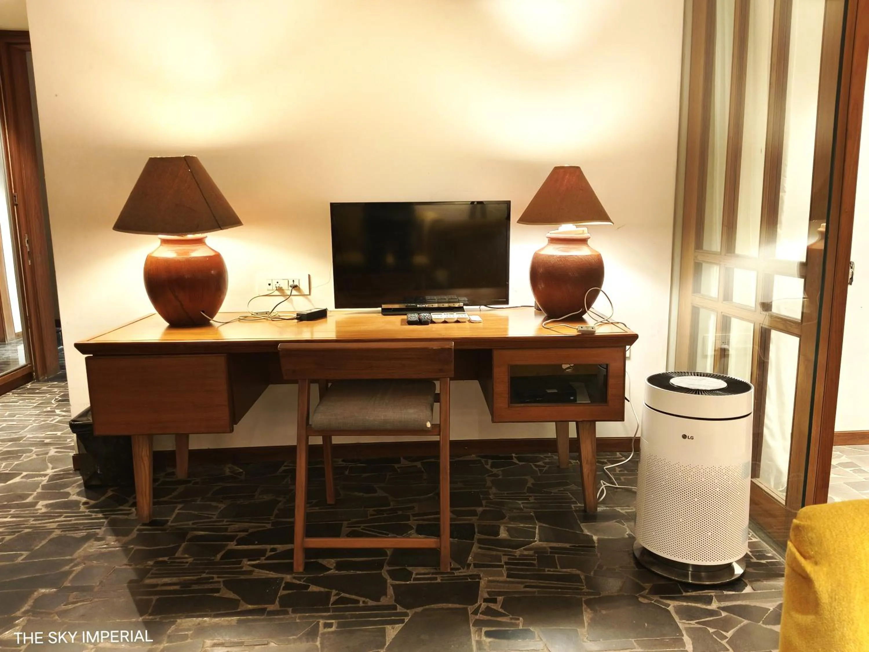 Communal lounge/ TV room in The Sky Imperial Aarivaa Luxury Stays