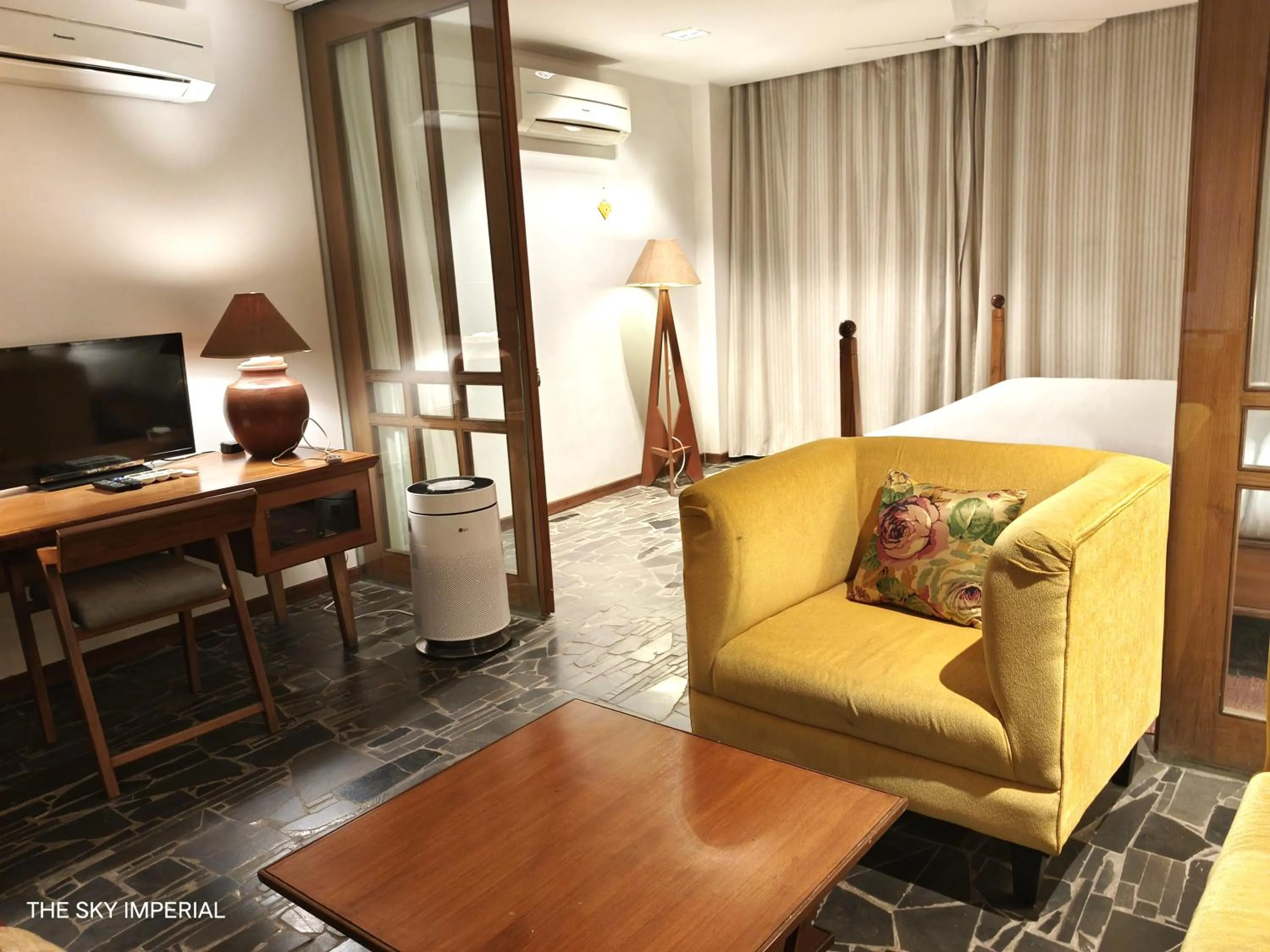 Communal lounge/ TV room in The Sky Imperial Aarivaa Luxury Stays