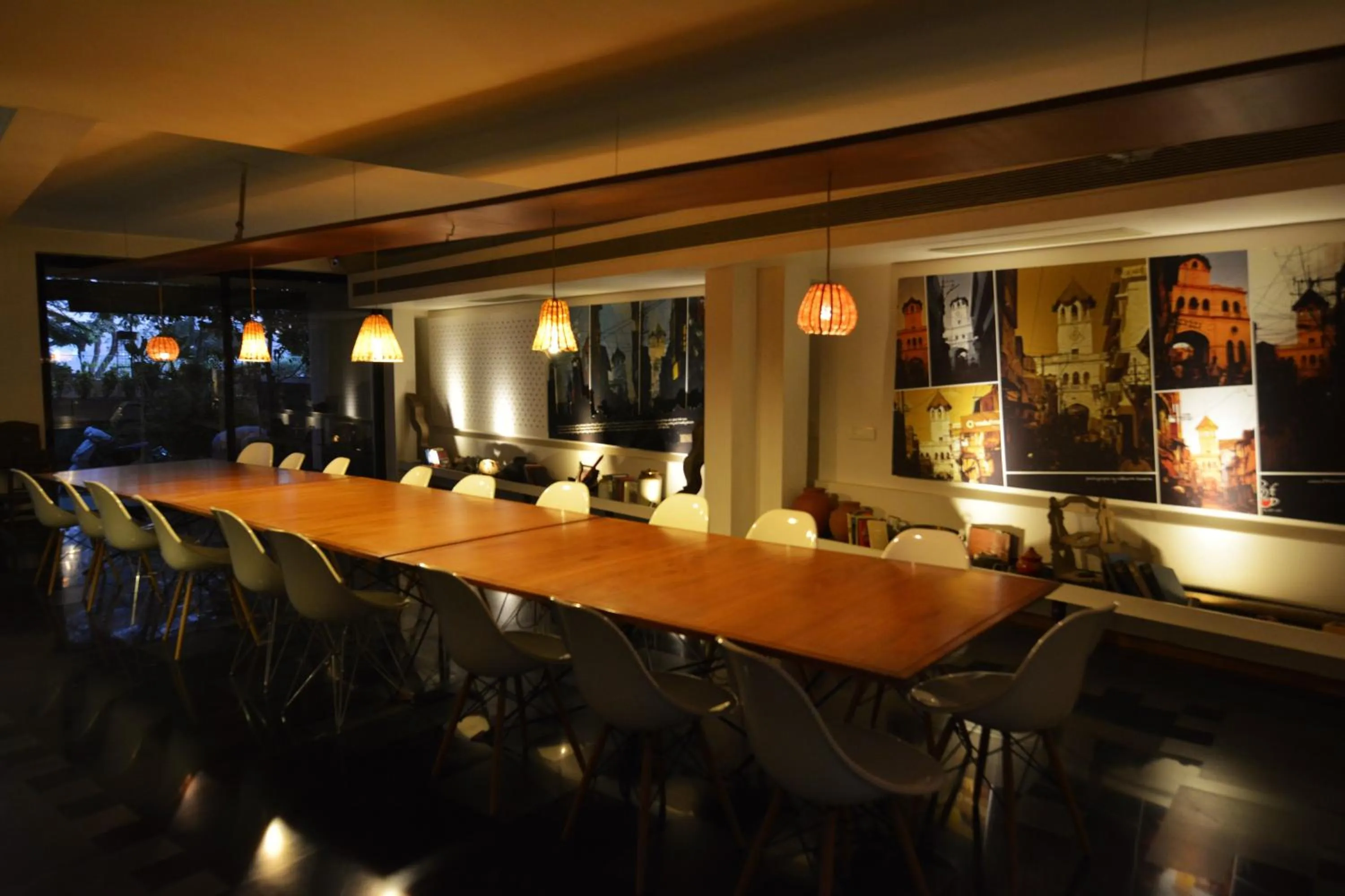 Restaurant/places to eat in The Sky Imperial Aarivaa Luxury Stays