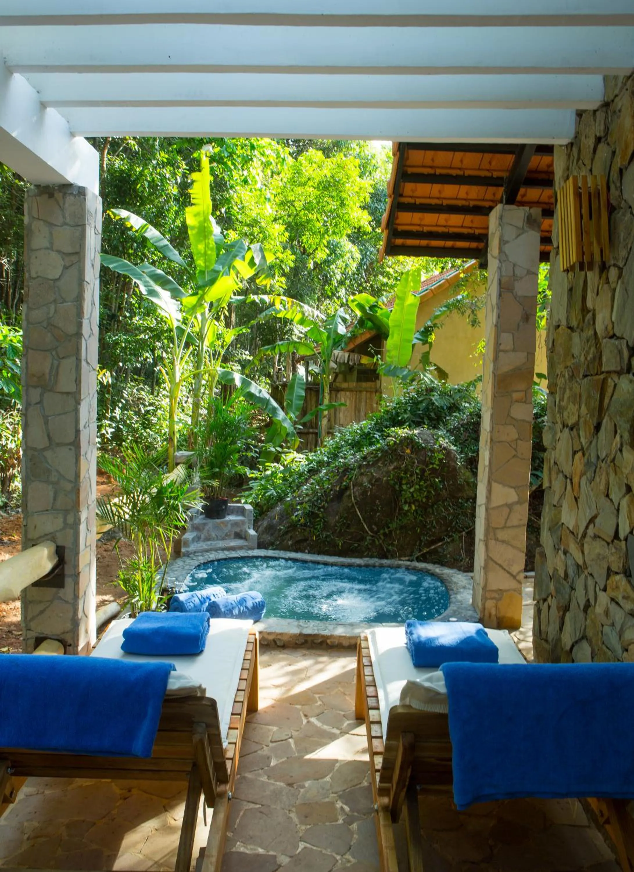 Hot Tub in Valley Village Phu Quoc