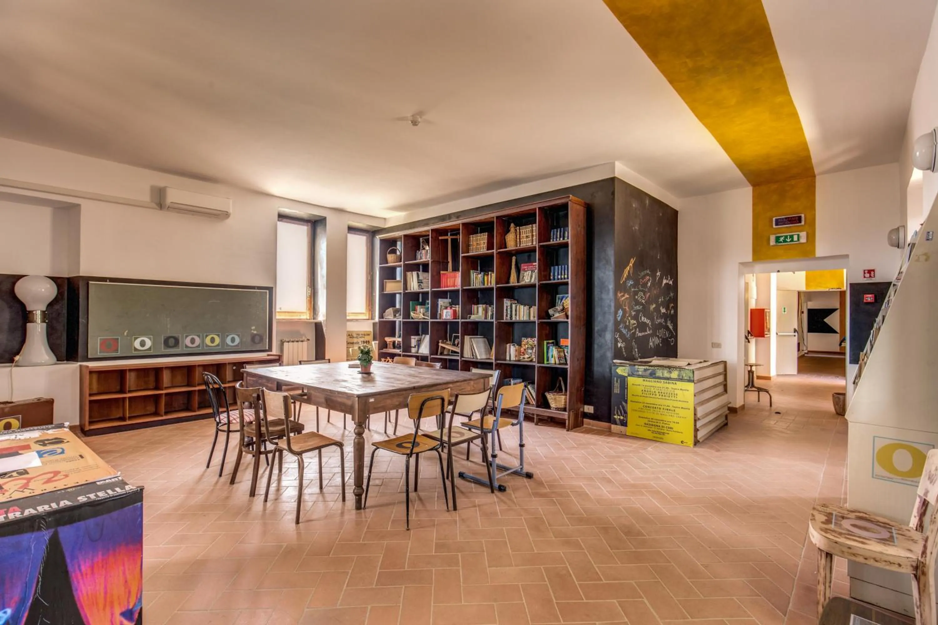 Communal lounge/ TV room in ecOstello Magliano Sabina