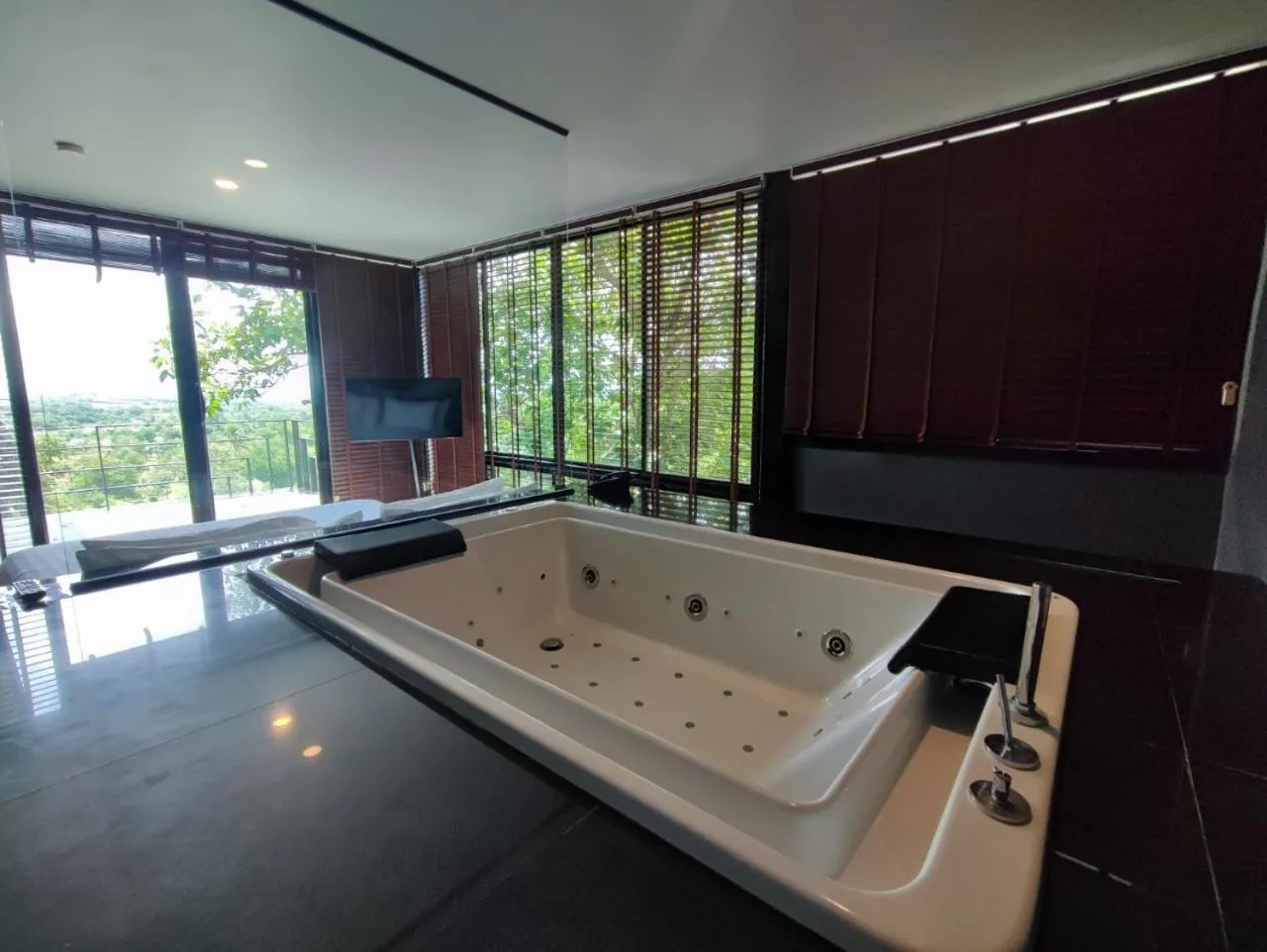 Hot Tub in The Paz Resort Khao Yai