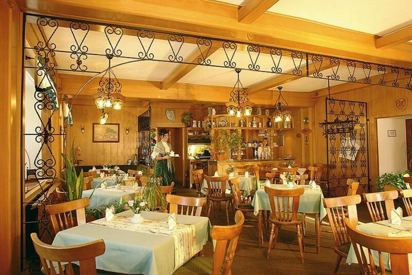 Restaurant/places to eat in Hotel Gasthof zum Walfisch