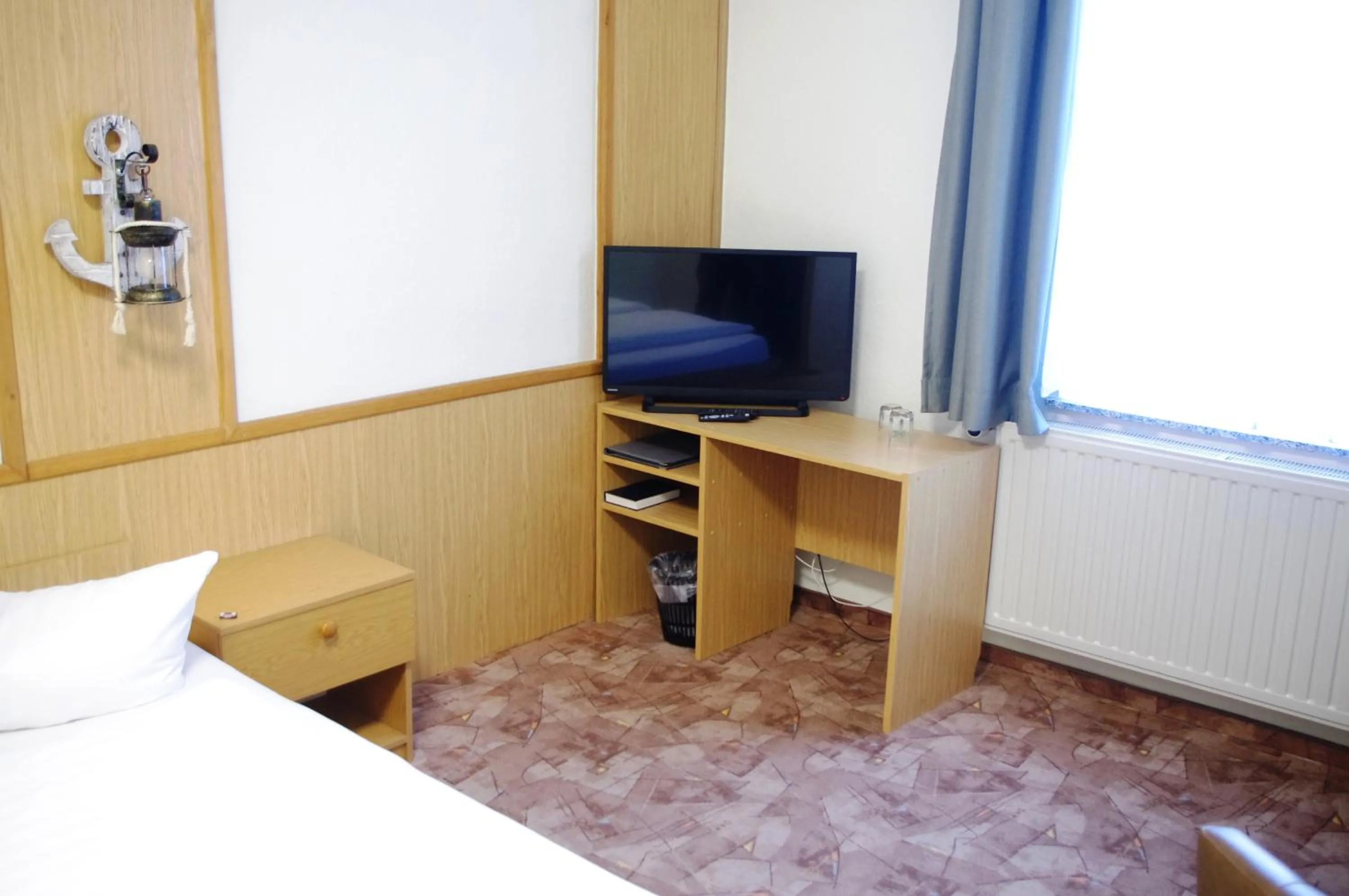 TV and multimedia, Bed in Hotel Gasthof zum Walfisch