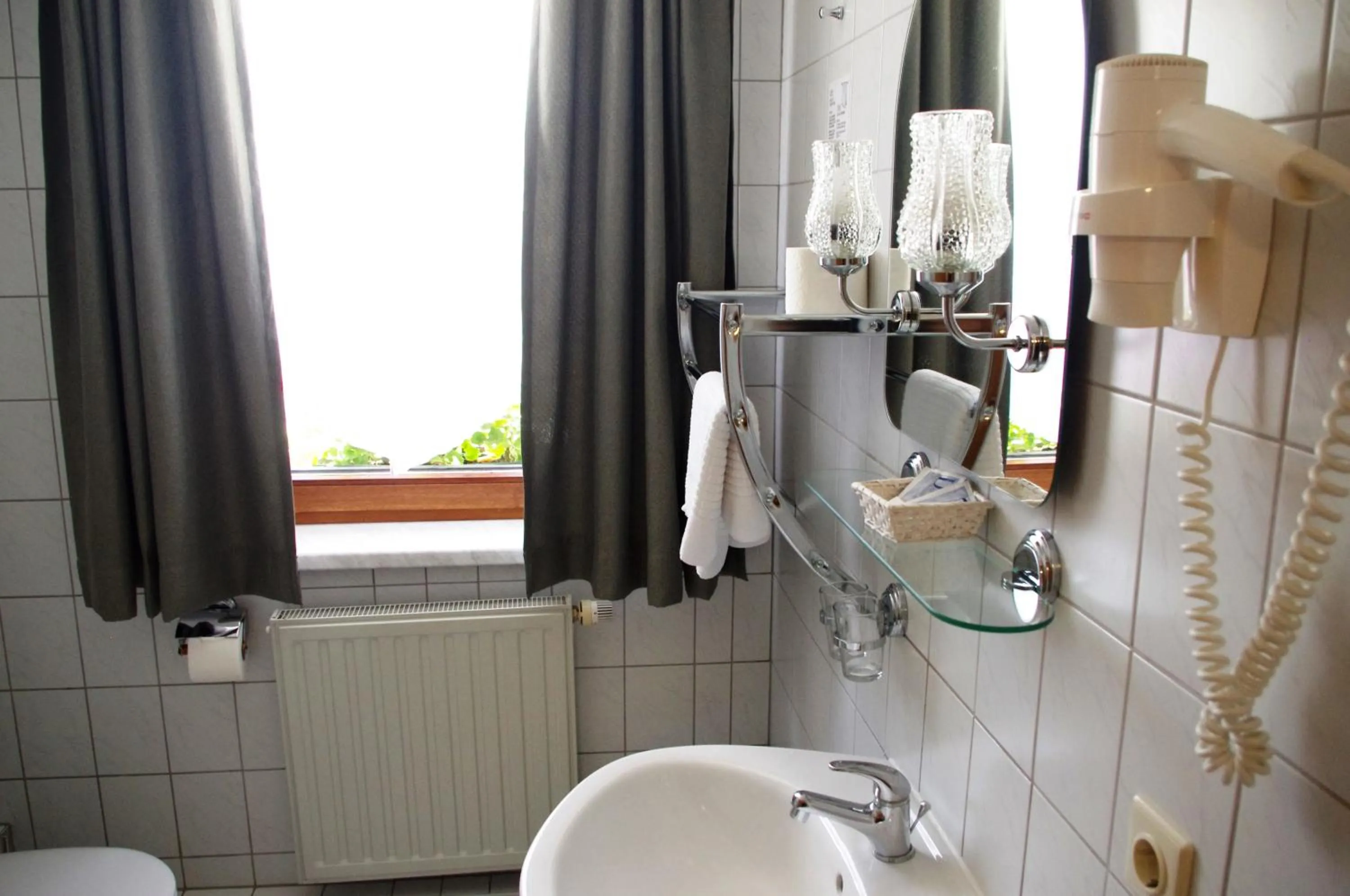 Bathroom in Hotel Gasthof zum Walfisch