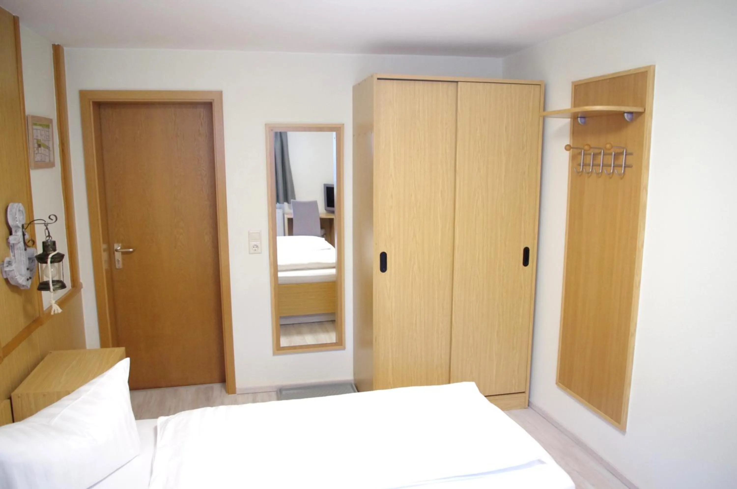 Bedroom, Bed in Hotel Gasthof zum Walfisch