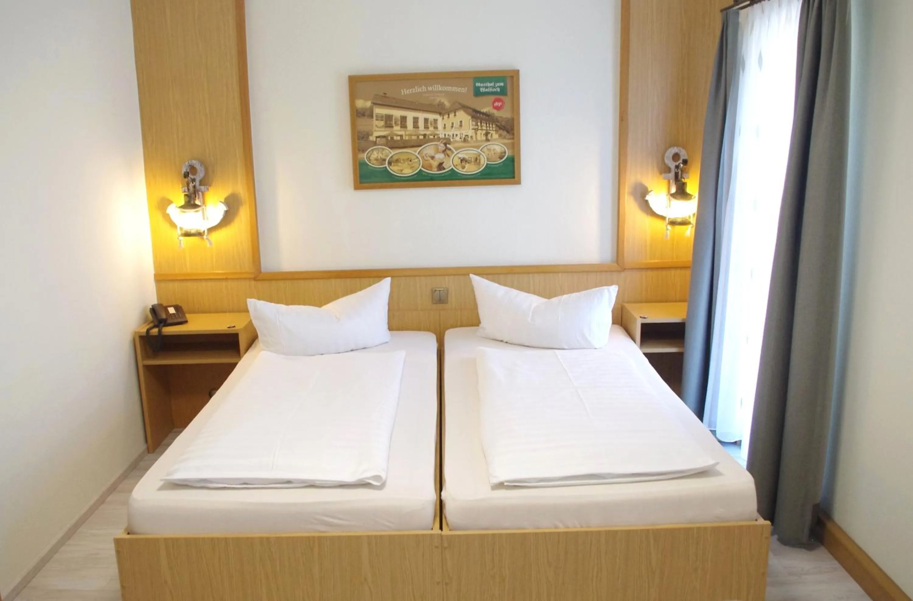 Photo of the whole room, Bed in Hotel Gasthof zum Walfisch