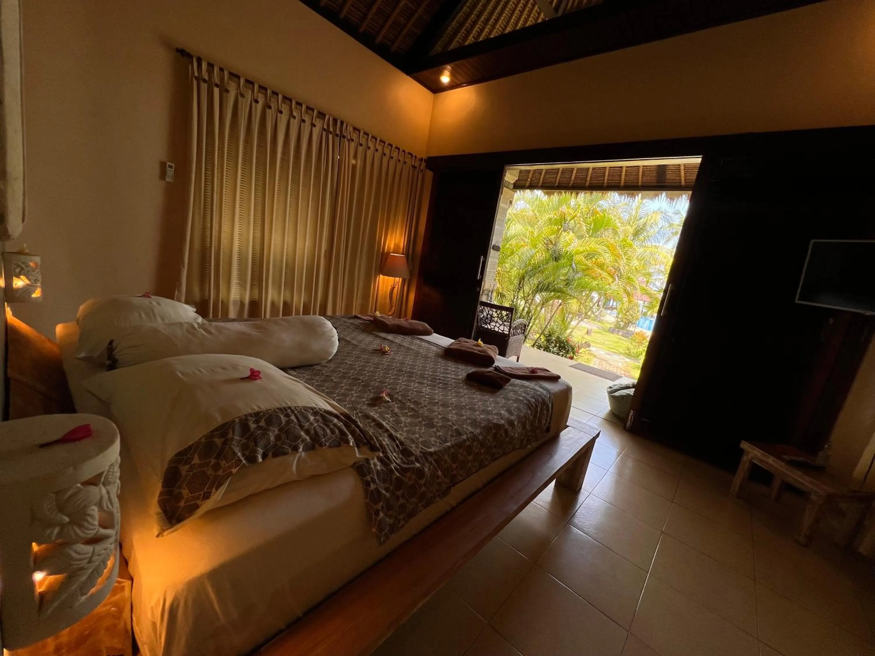 Bedroom, Bed in Relax Bali Dive & SPA ocean front resort