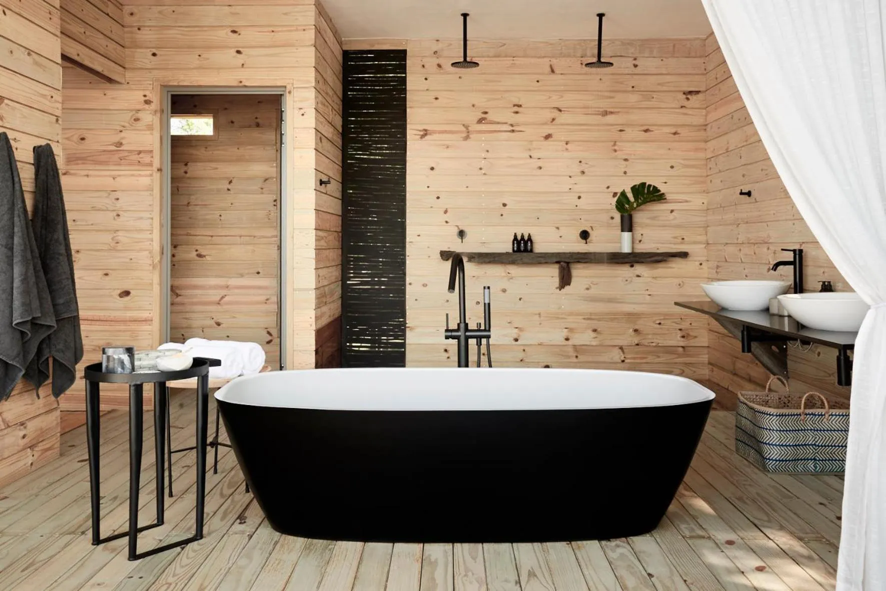 Shower in Victoria Falls River Lodge