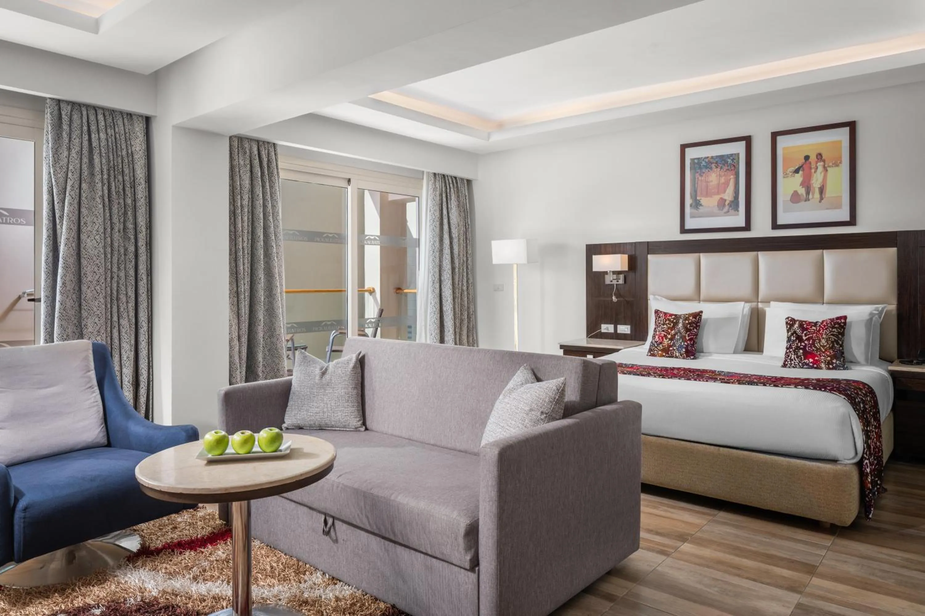 Seating area, Bed in Pickalbatros White Beach Resort - Hurghada