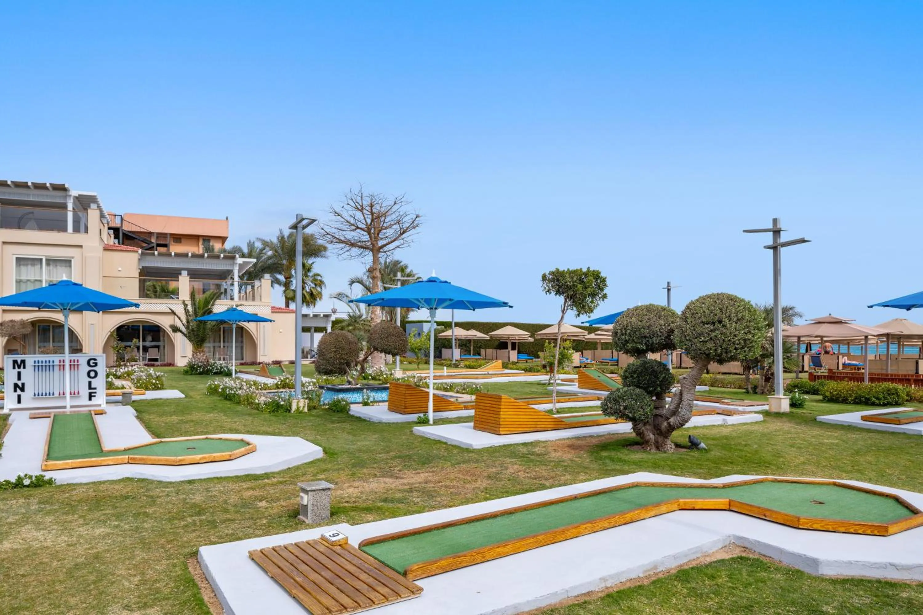 Minigolf in Pickalbatros White Beach Resort - Hurghada