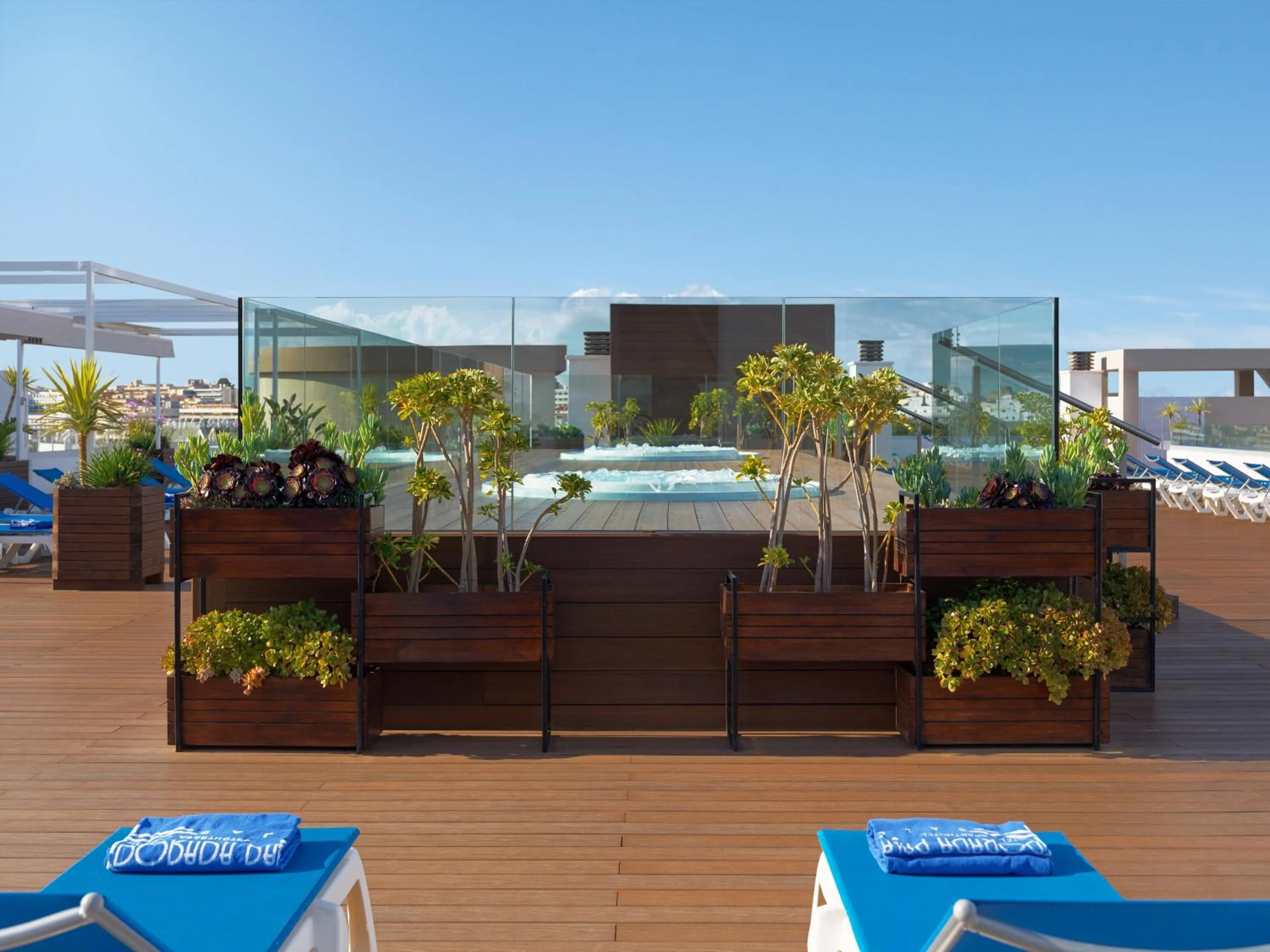 Hot Tub in Ponient Dorada Palace by PortAventura World