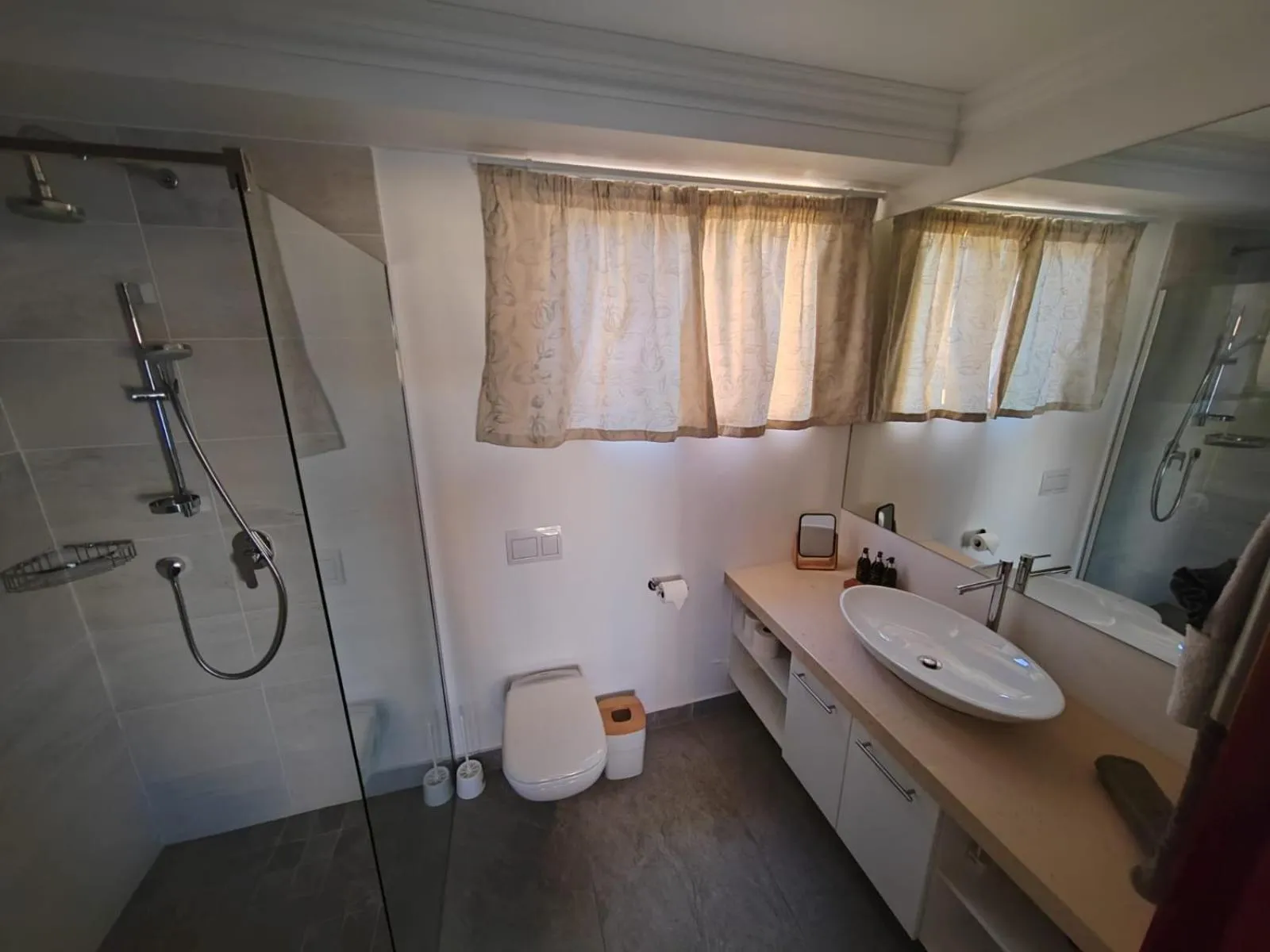 Shower in Candlewood Lodge