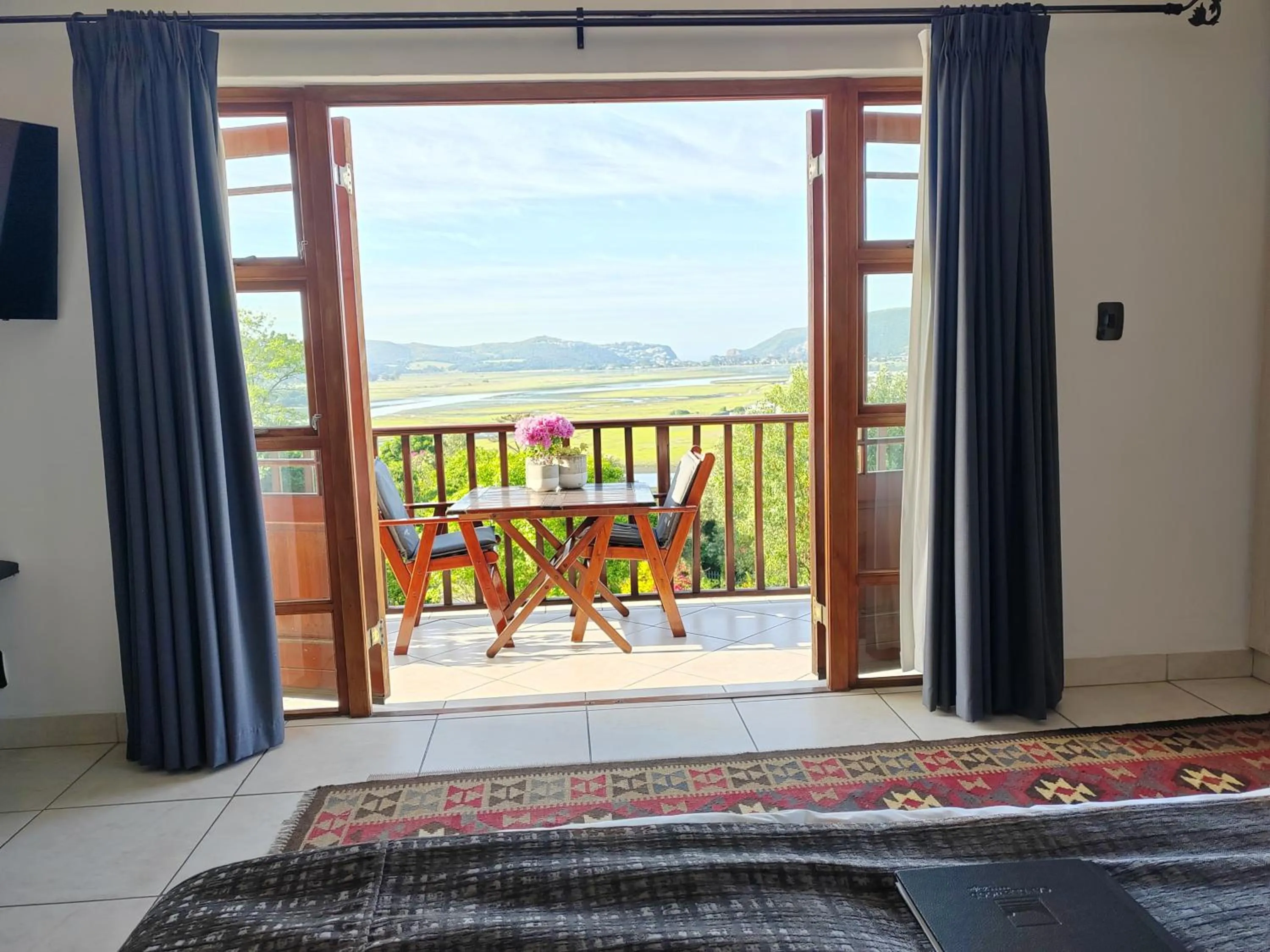 Bed in Candlewood Lodge