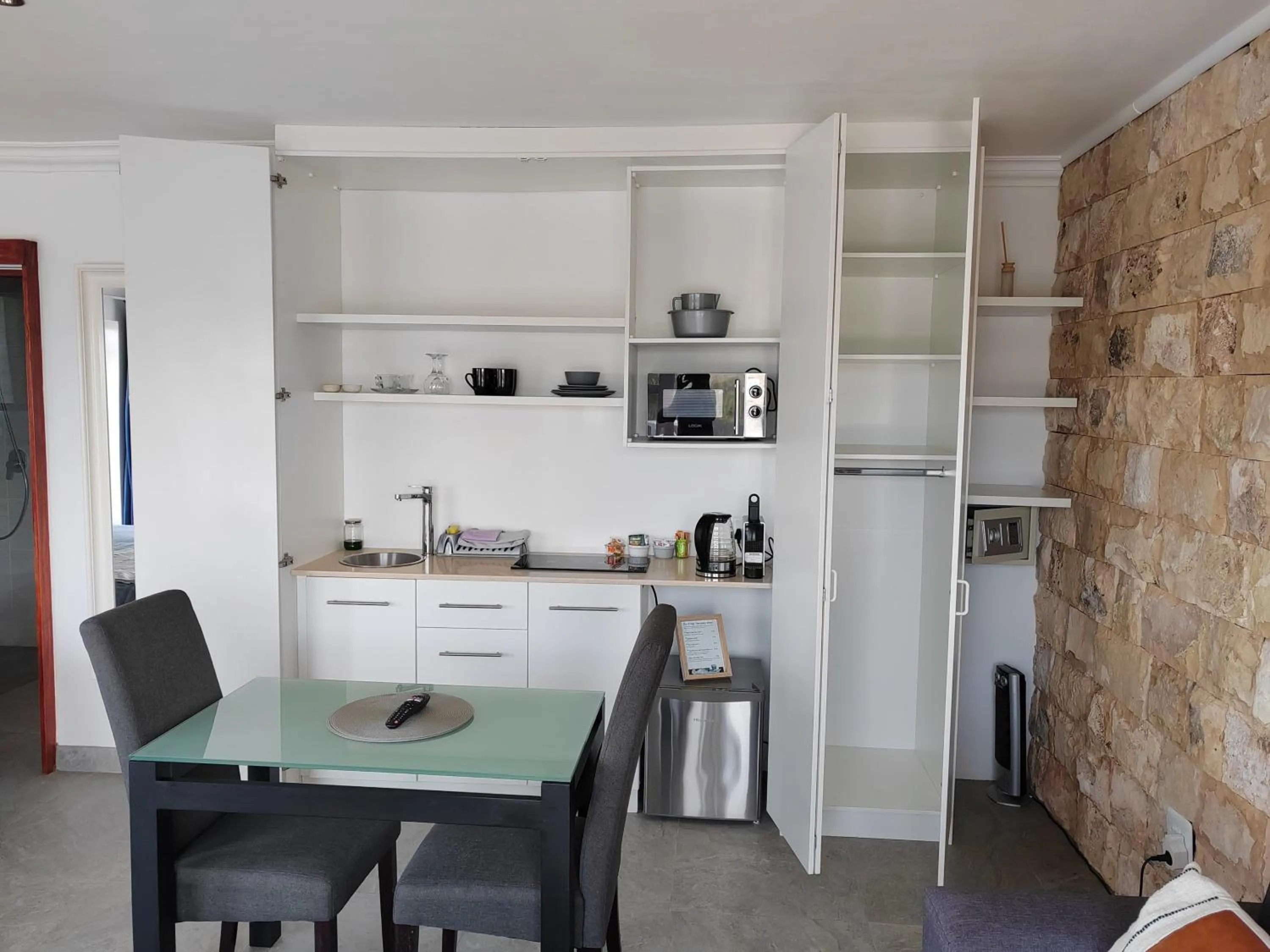 Coffee/tea facilities in Candlewood Lodge