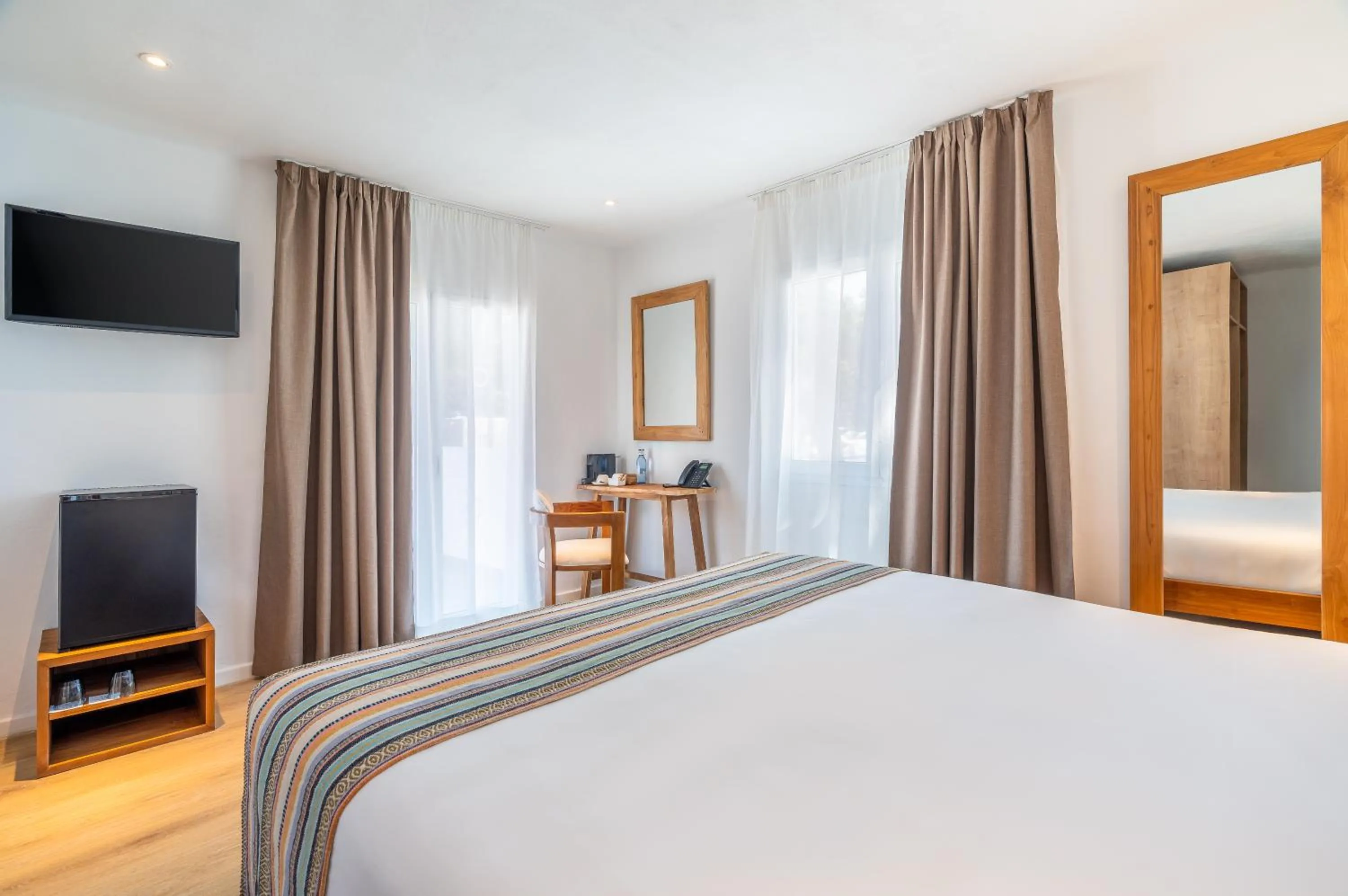 Photo of the whole room, Bed in FERGUS Style Punta Arabi