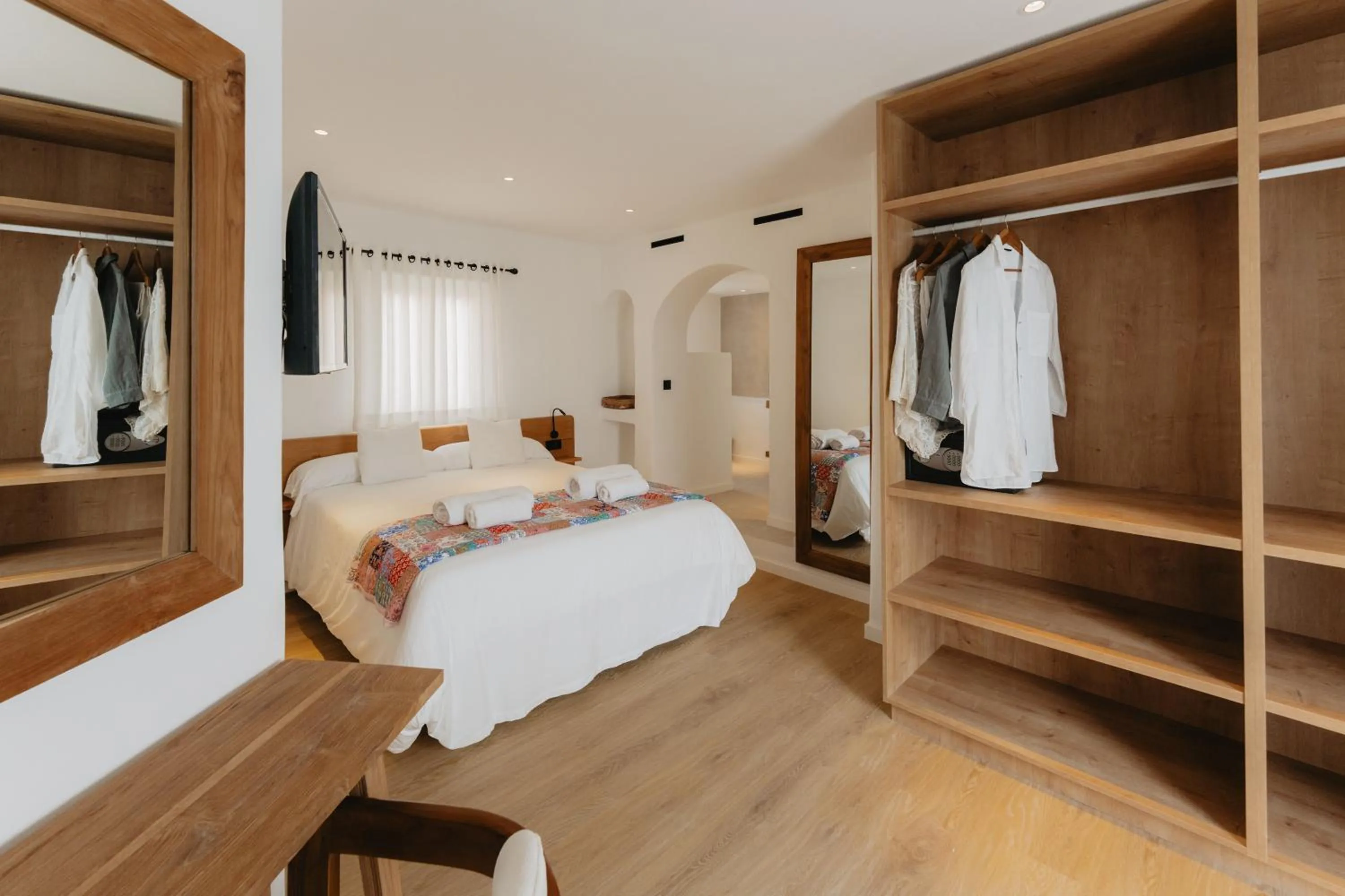 Bedroom, Bed in FERGUS Style Punta Arabi