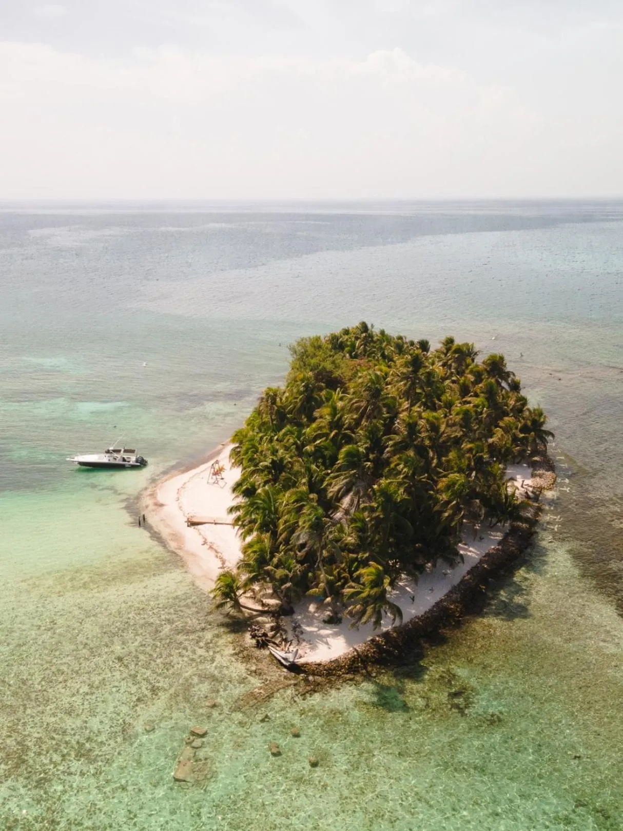 Natural landscape in Ranguana Caye Cabanas