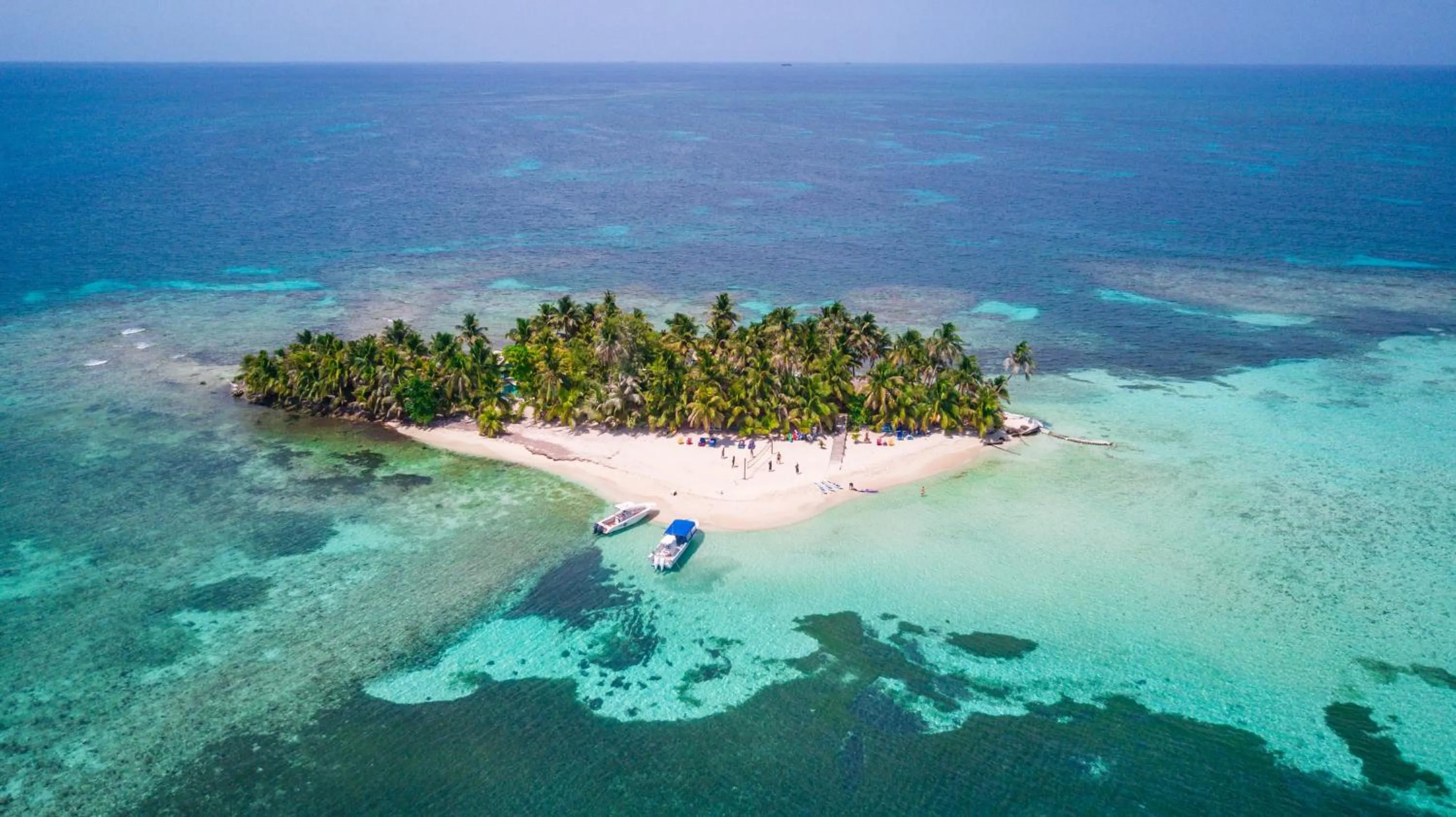 Natural landscape in Ranguana Caye Cabanas
