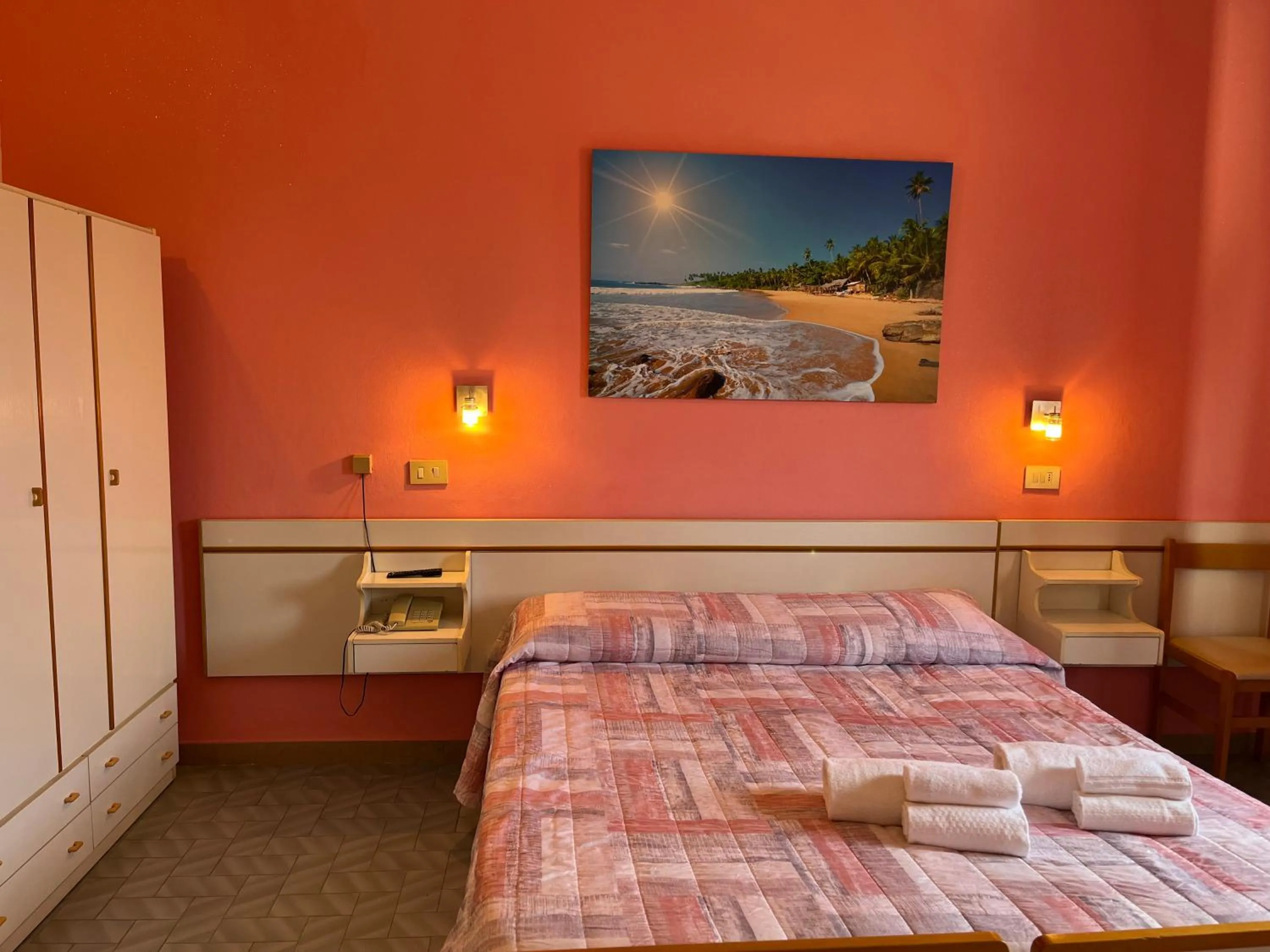 Photo of the whole room in Hotel Ellymar