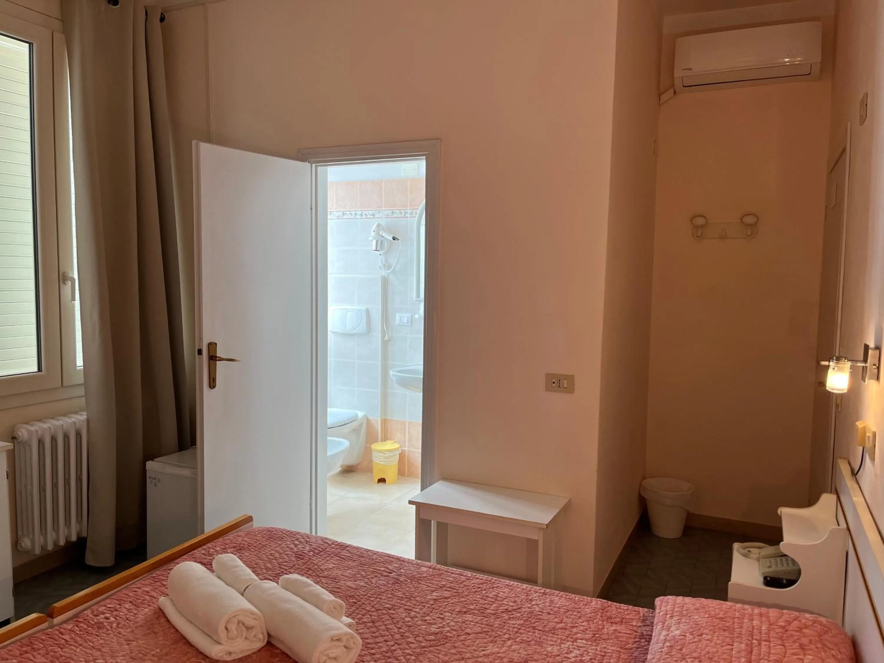 Bedroom in Hotel Ellymar