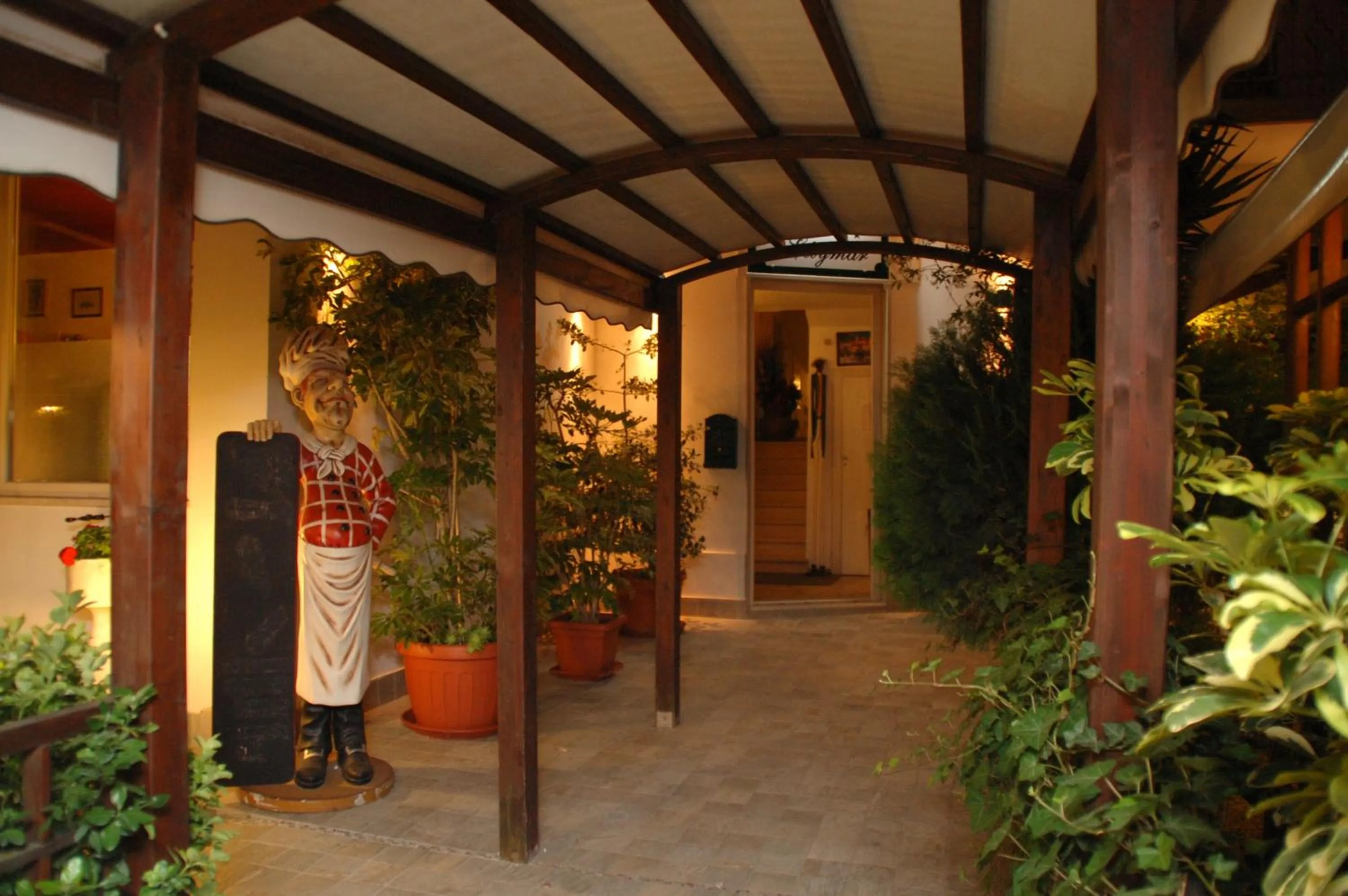 Facade/entrance in Hotel Ellymar