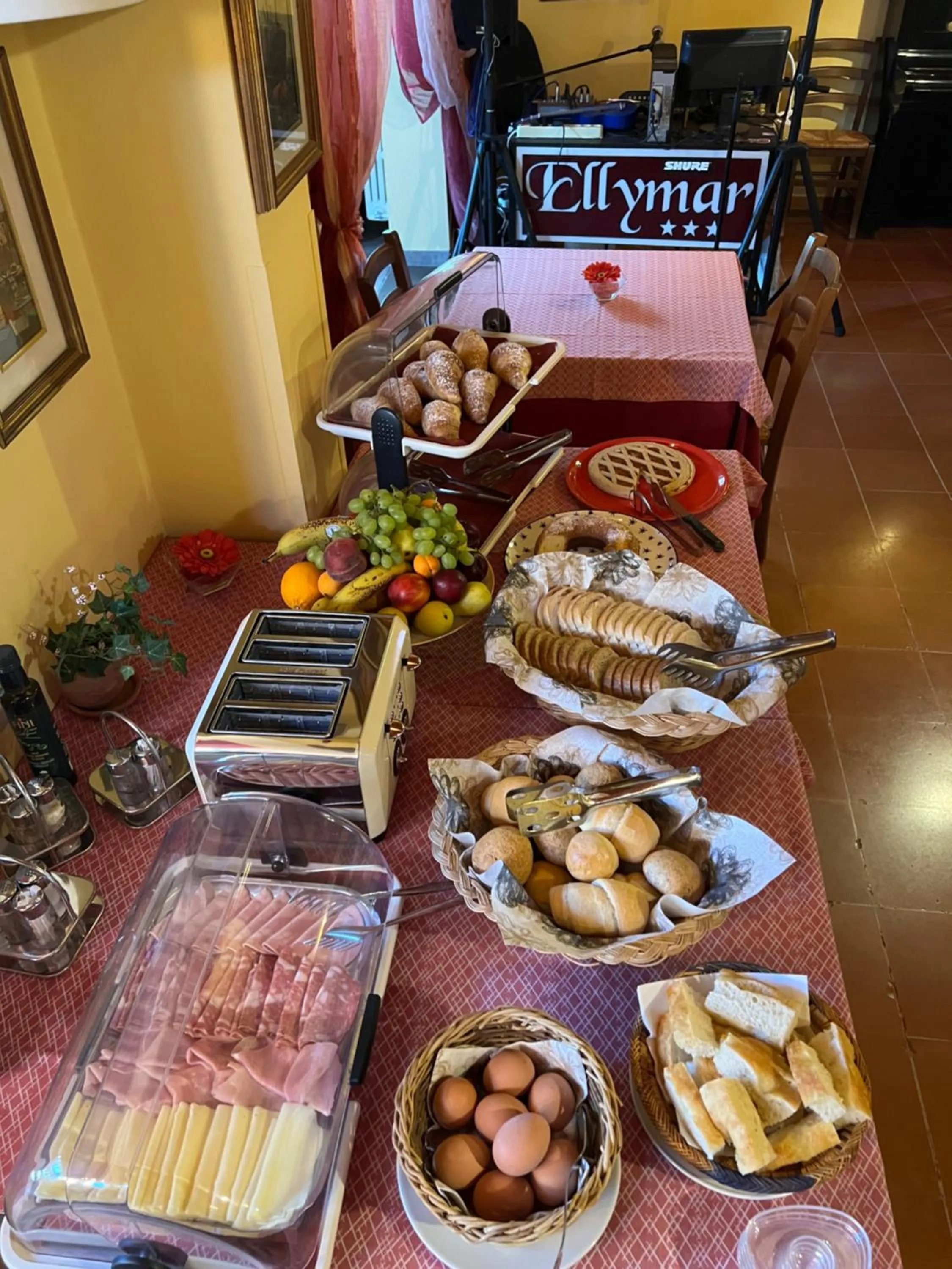 Breakfast in Hotel Ellymar