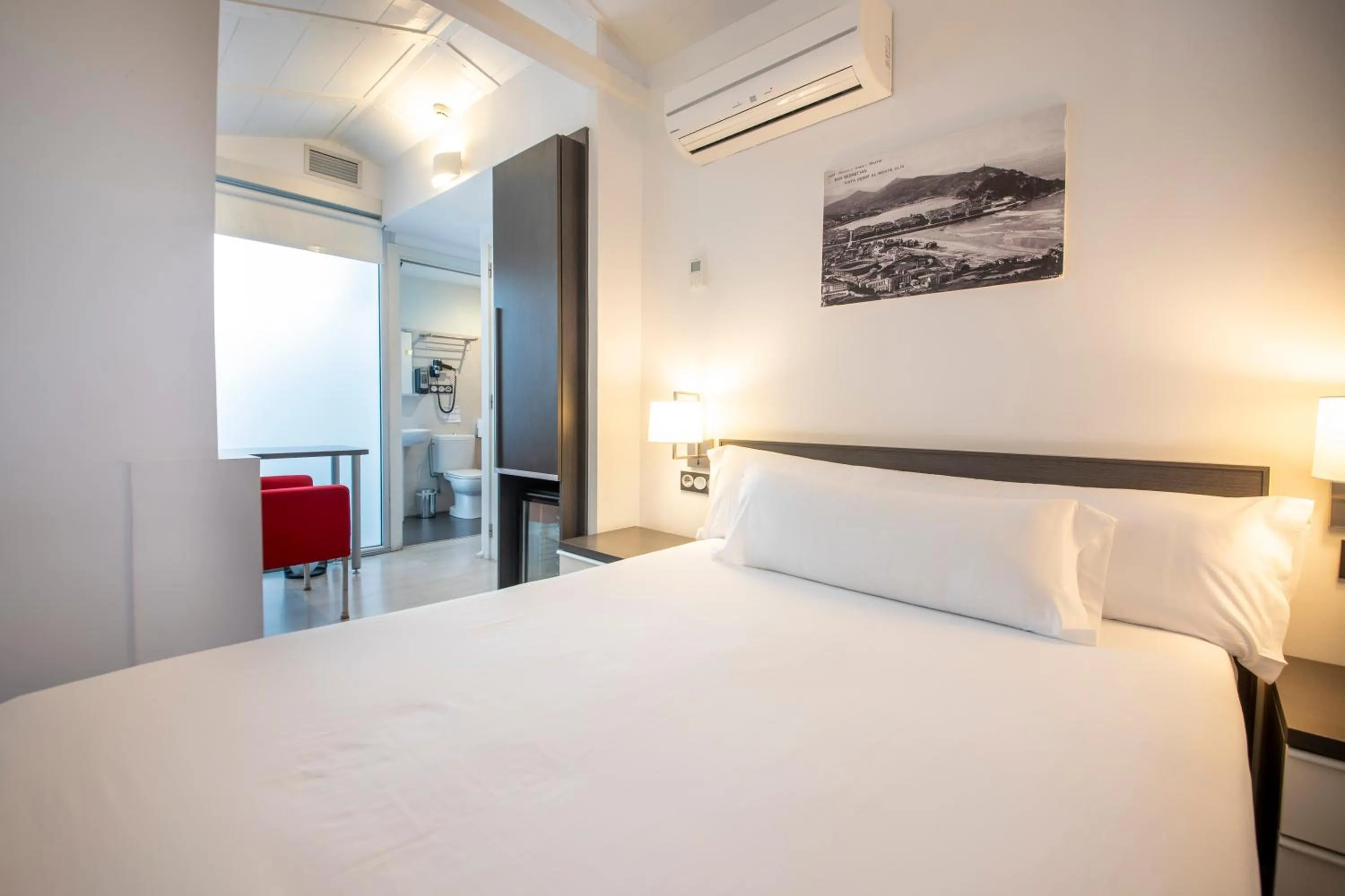 Bed in Hotel Punta Monpas