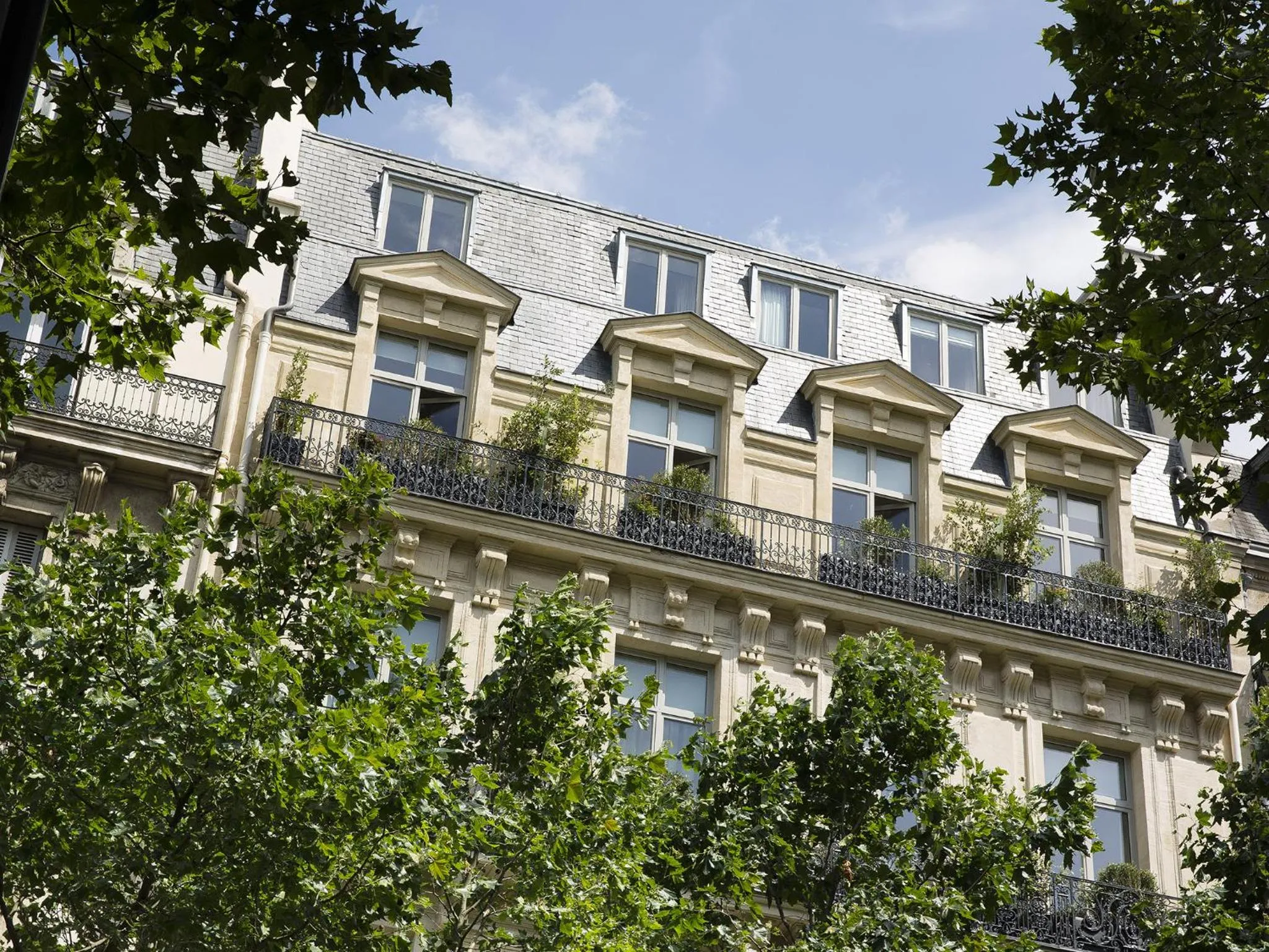 Facade/entrance in Le Narcisse Blanc