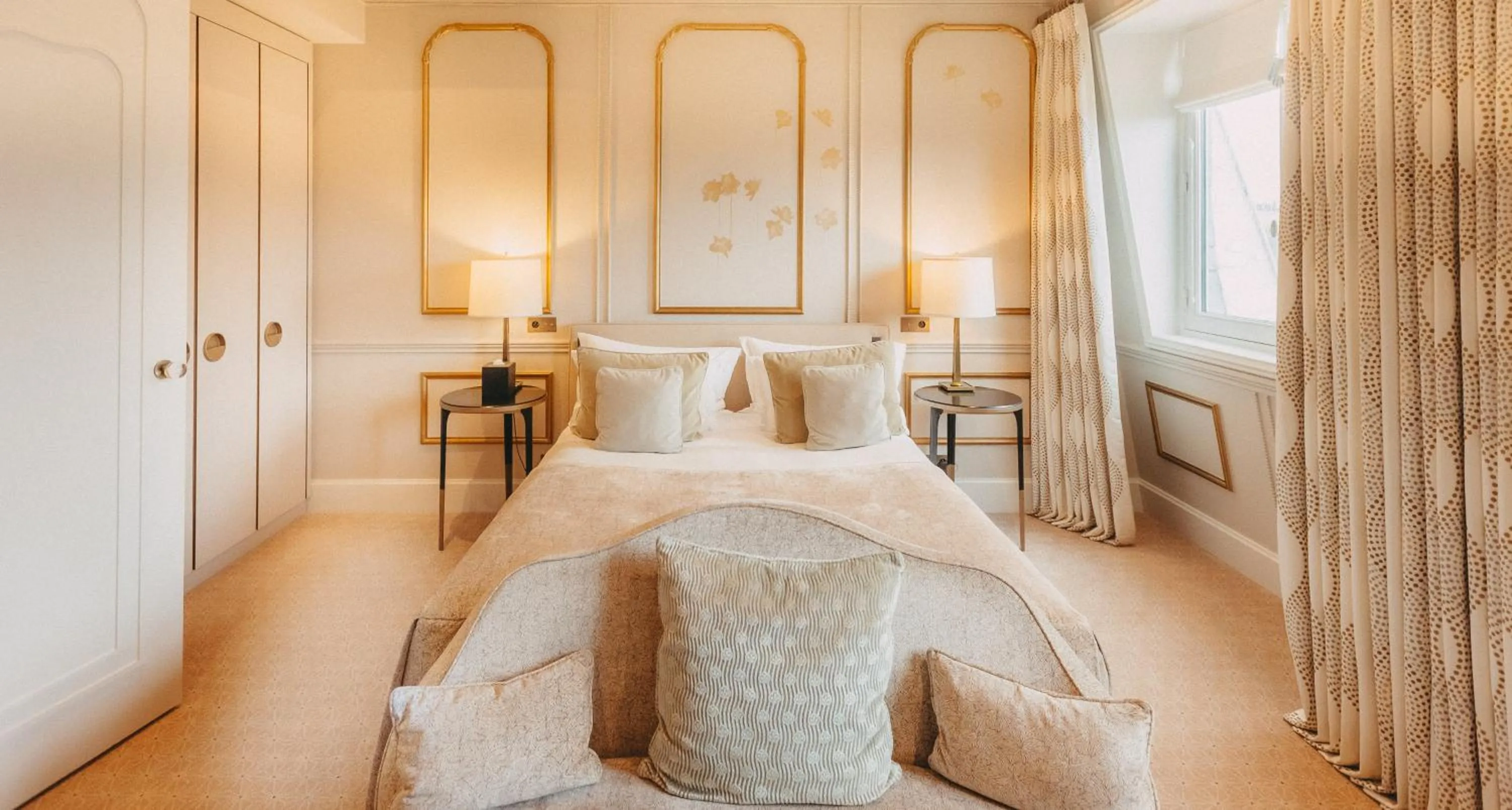 Bedroom, Bed in Le Narcisse Blanc