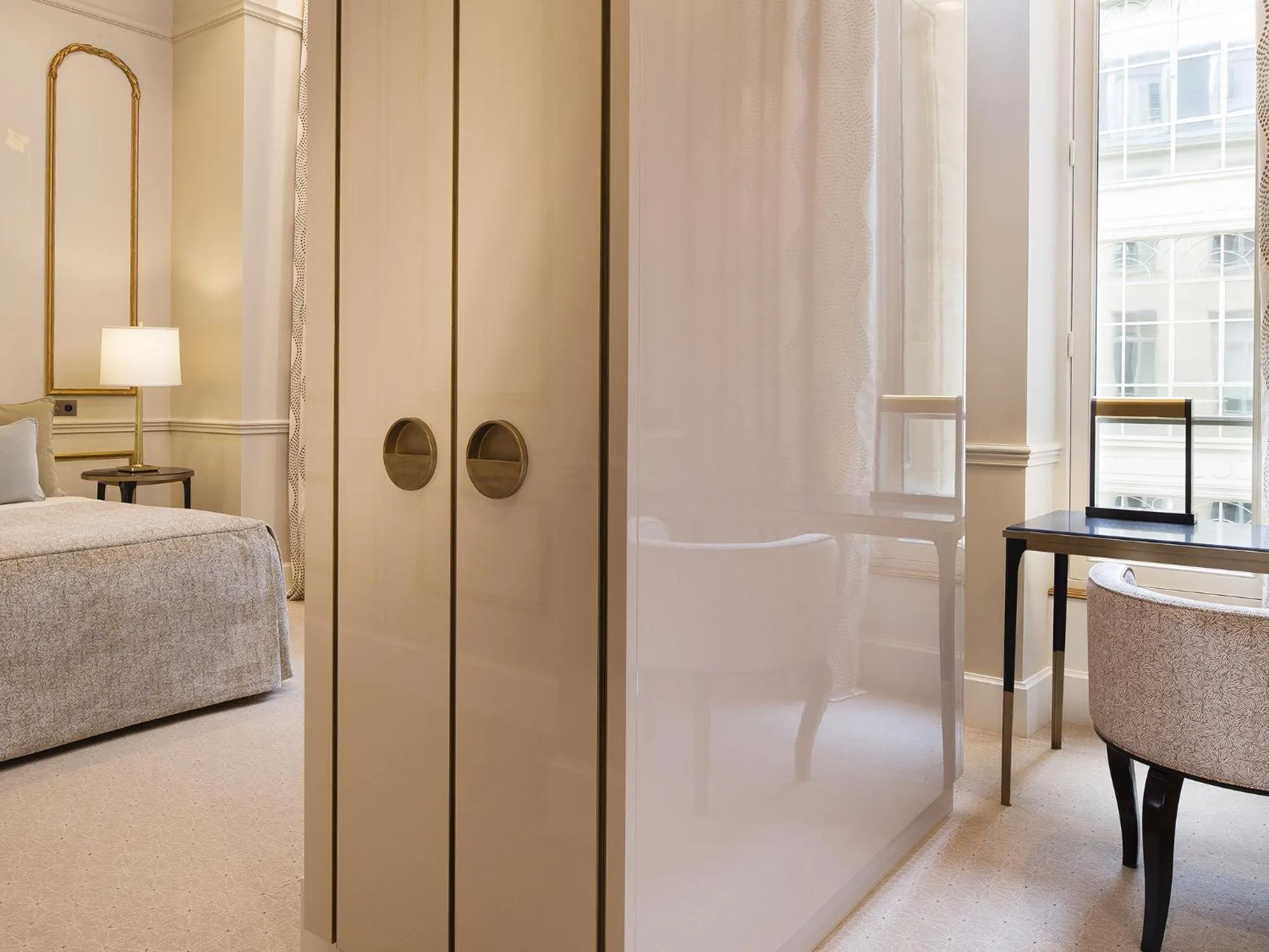 Bedroom, Bed in Le Narcisse Blanc