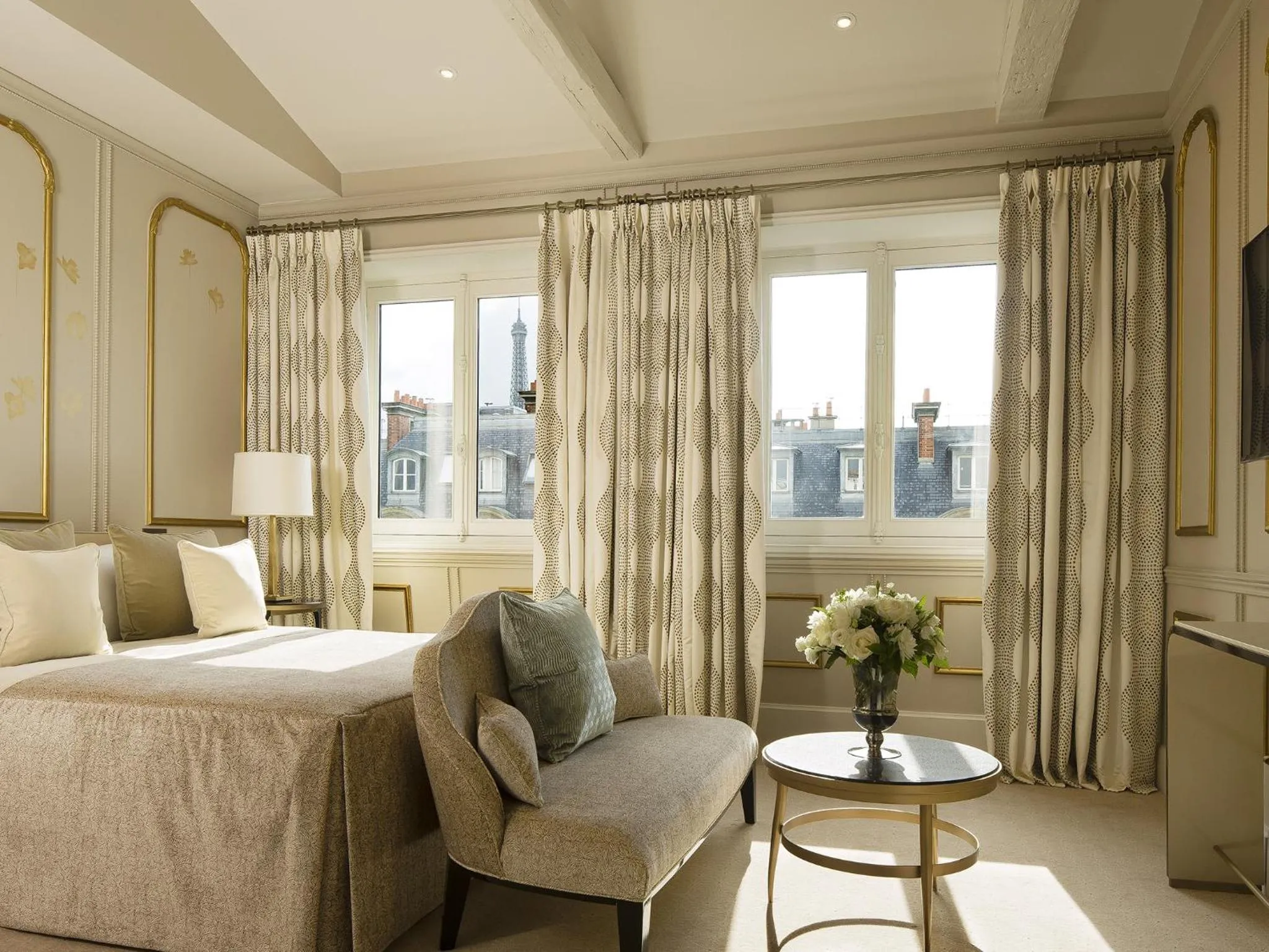 Bedroom, Bed in Le Narcisse Blanc