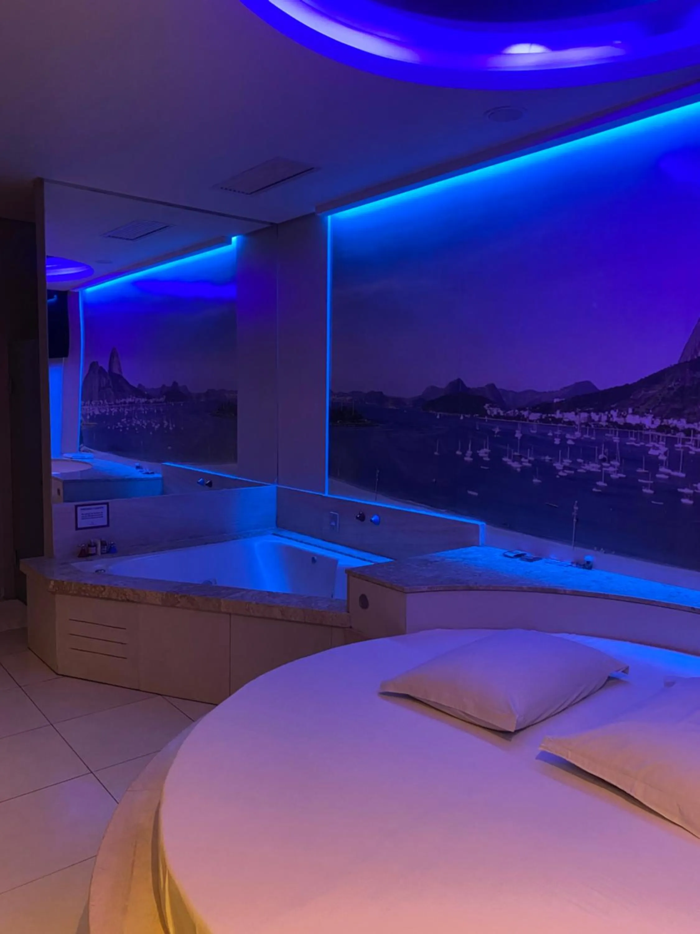 Photo of the whole room, Bed in Passione Criciúma - Adult Only