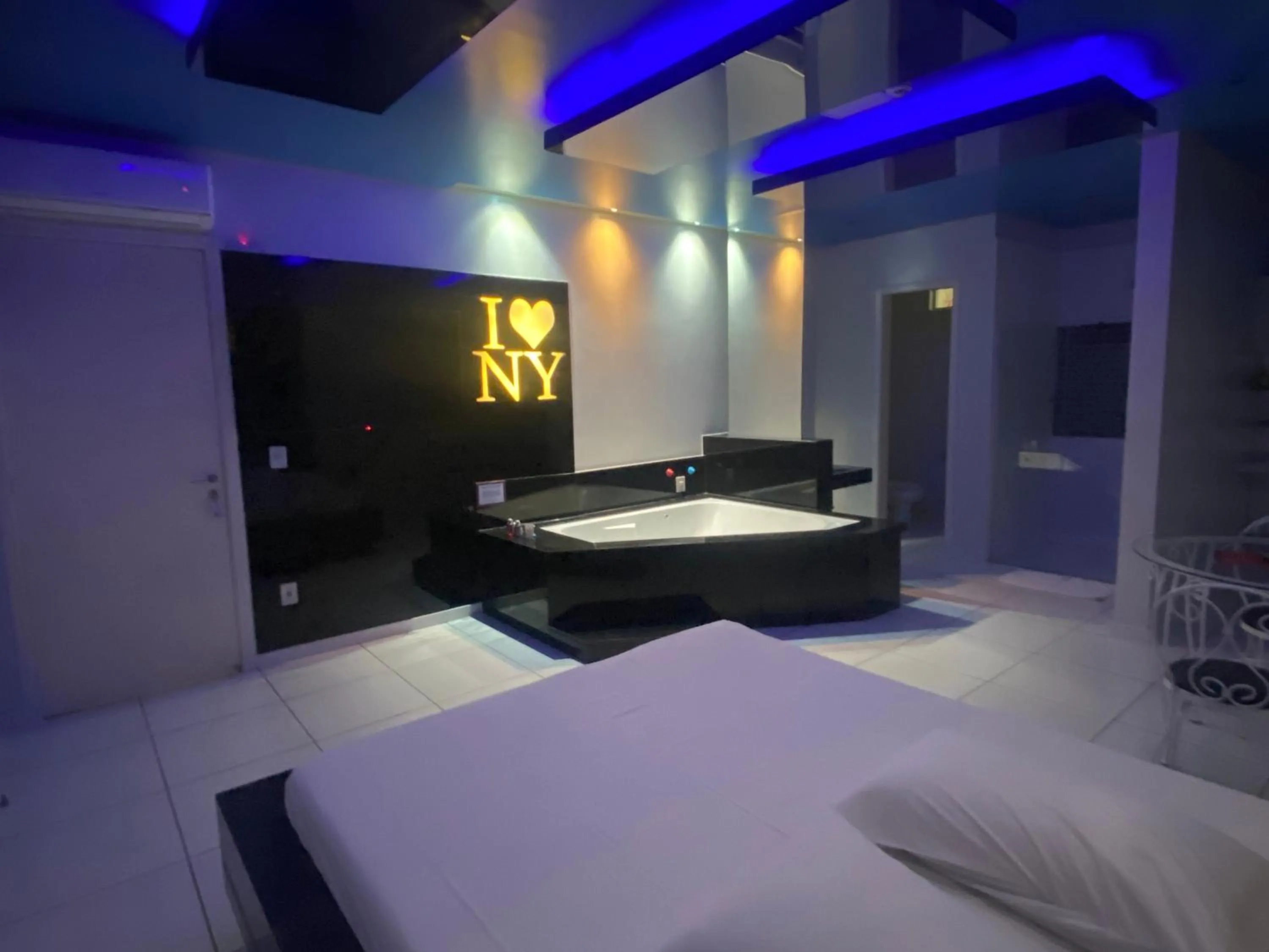 Hot Tub, Bed in Passione Criciúma - Adult Only