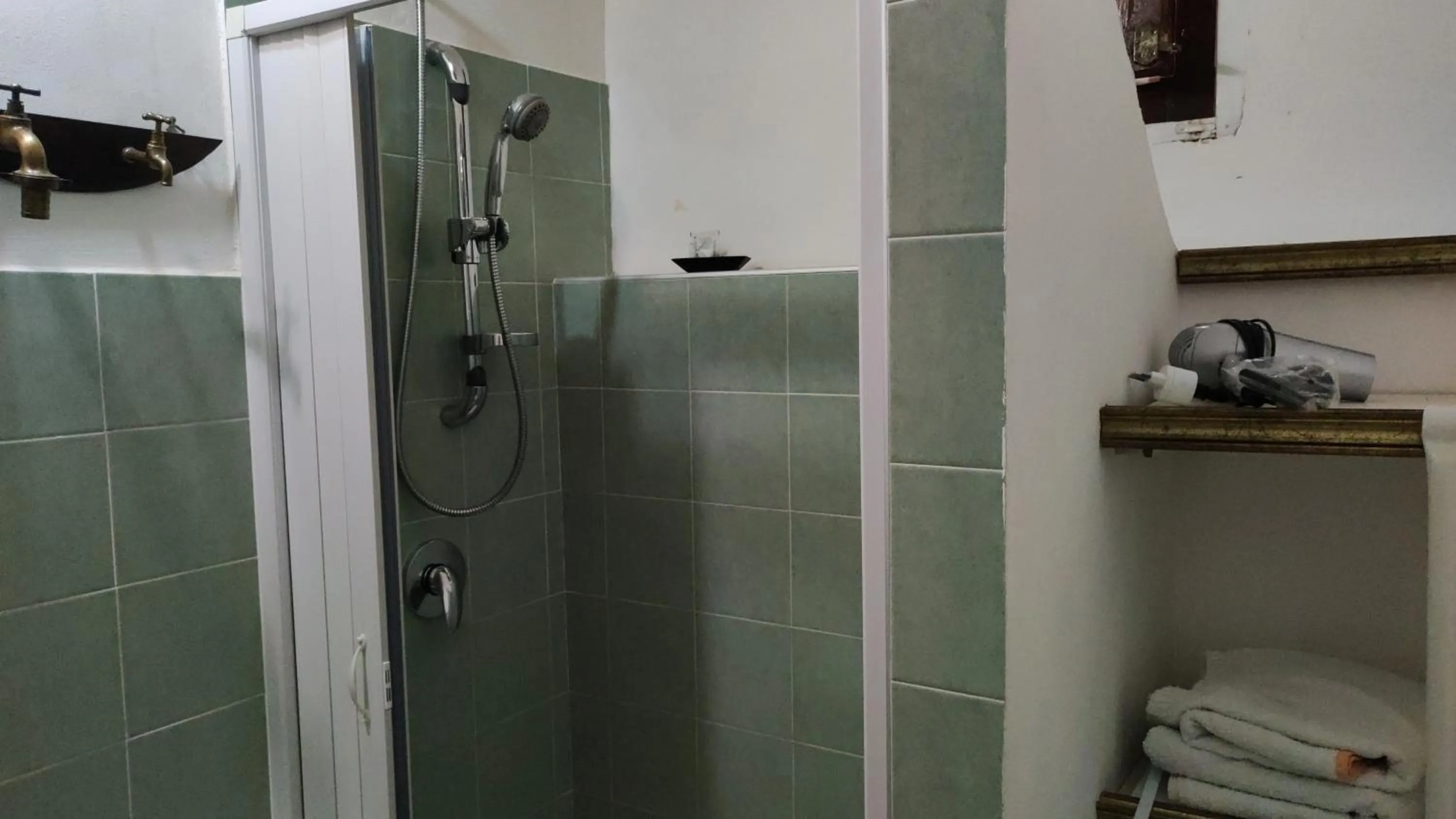 Shower in B&B Le Macine 1868