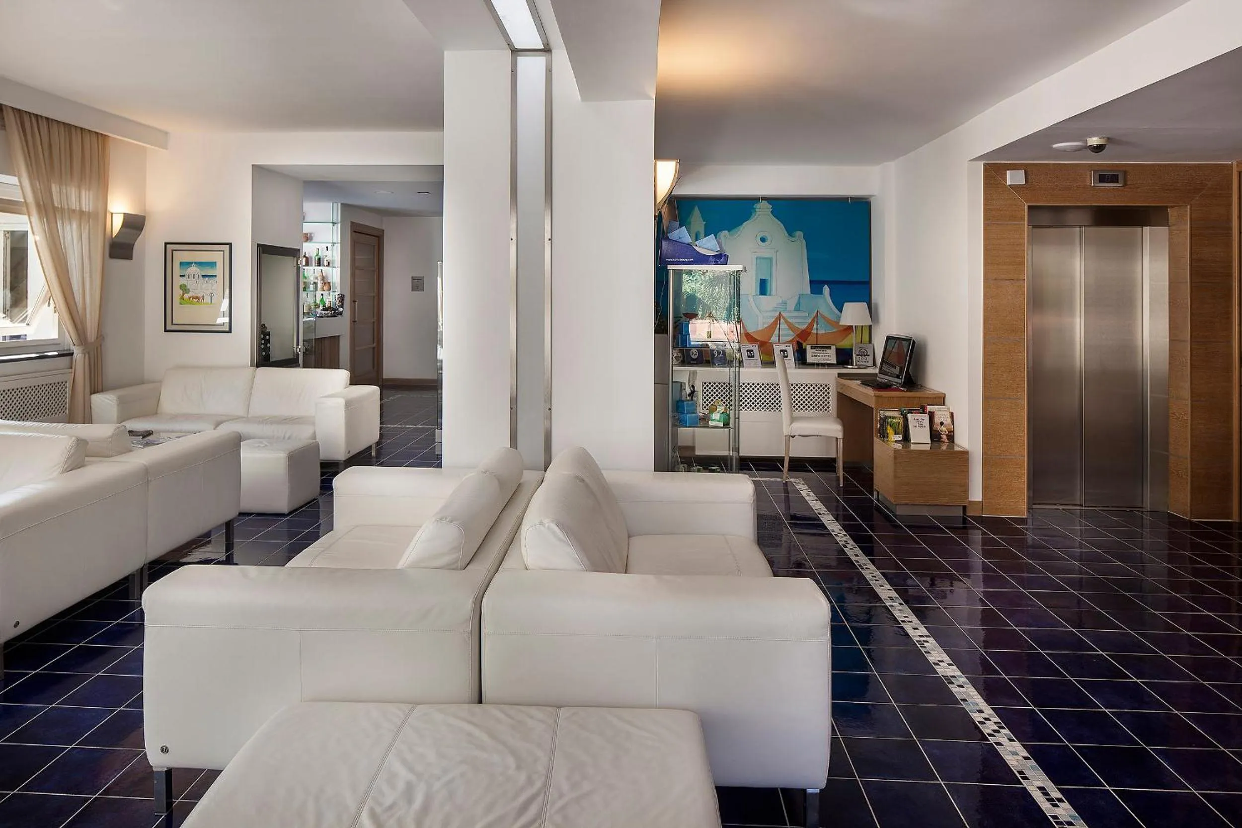 Communal lounge/ TV room in Grifo Hotel Charme & SPA