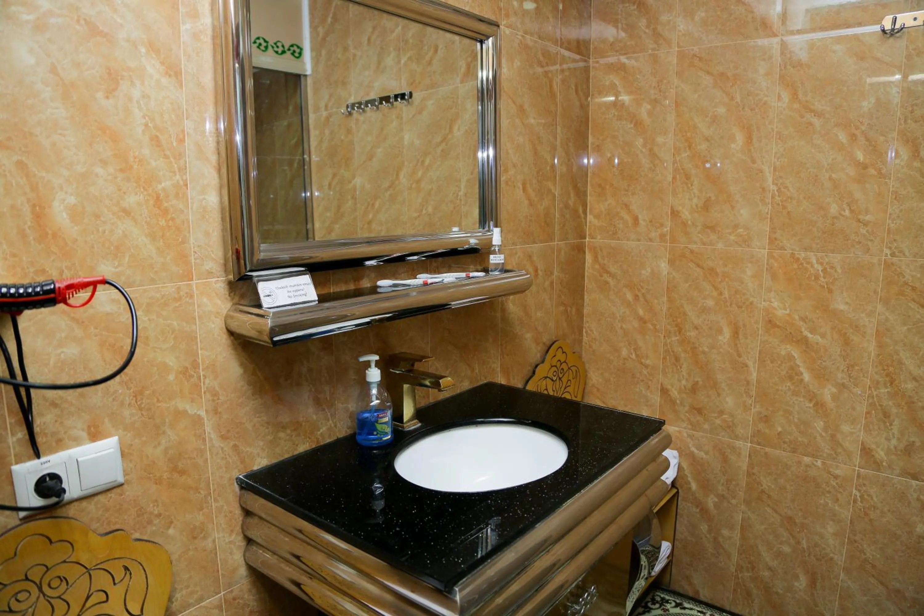 Shower in HON SAROY - immerse atmosphere in the epoch of the khans