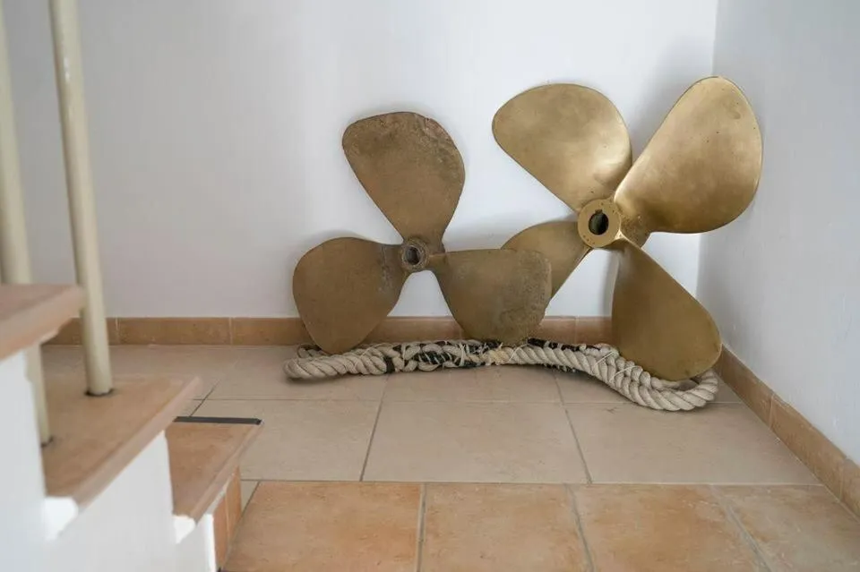 Decorative detail in L'Approdo