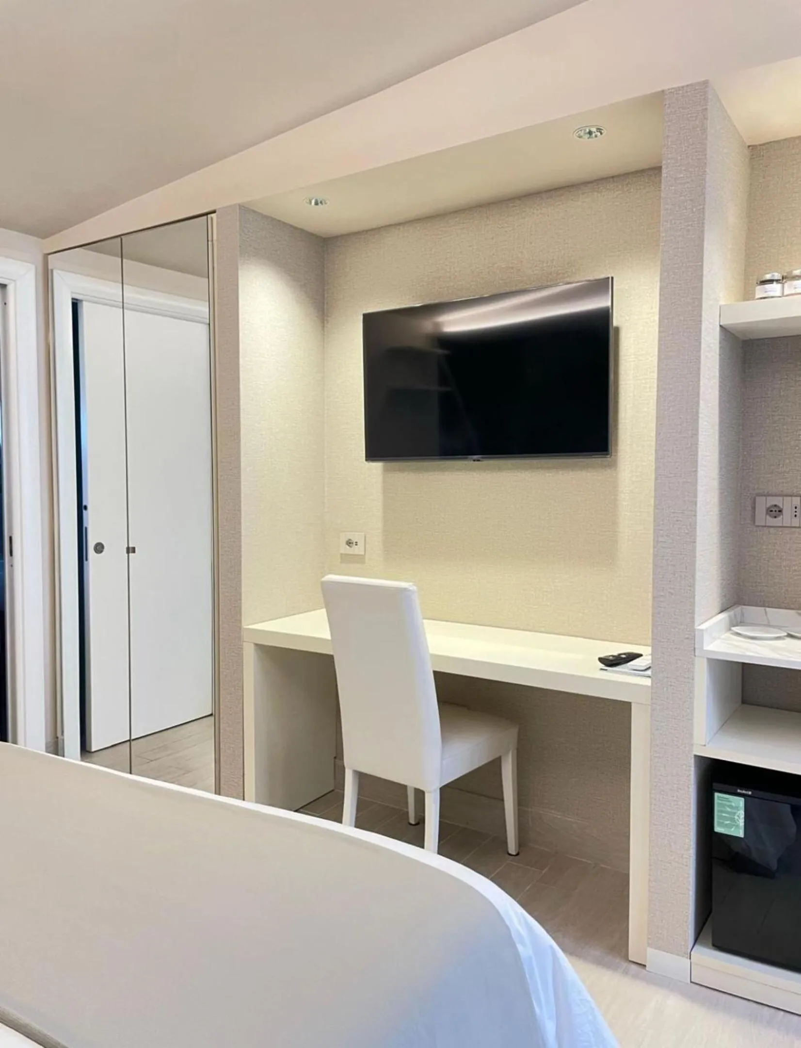 TV and multimedia, Bed in Hotel Mandetta - Adults Only