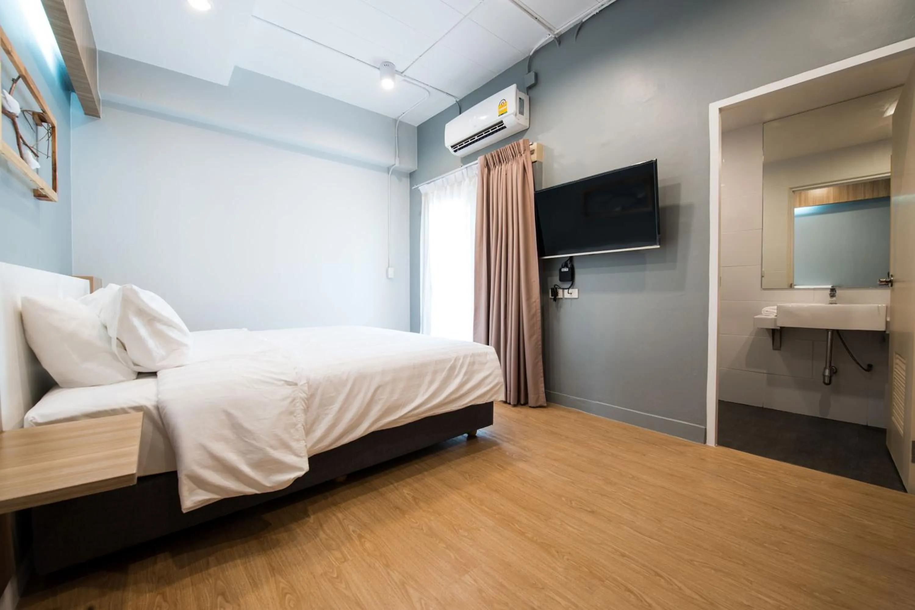 Photo of the whole room, Bed in Shade House - Bitec Bangna