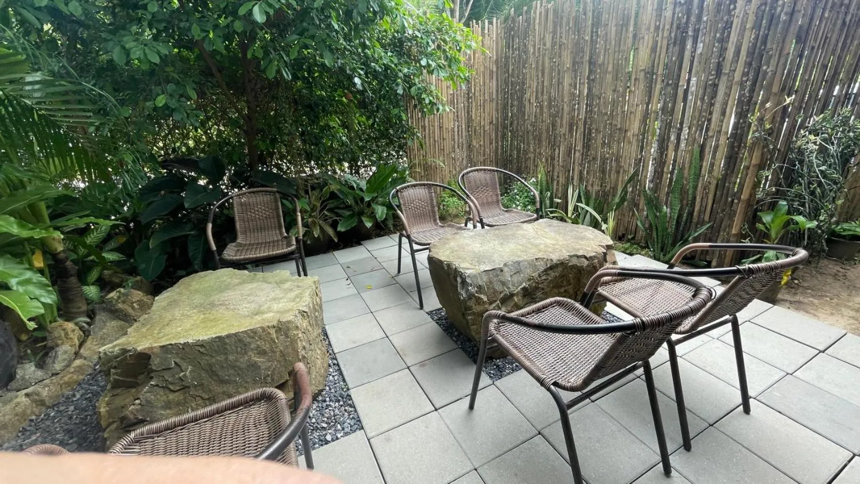 Restaurant/places to eat in Bang Po Hut