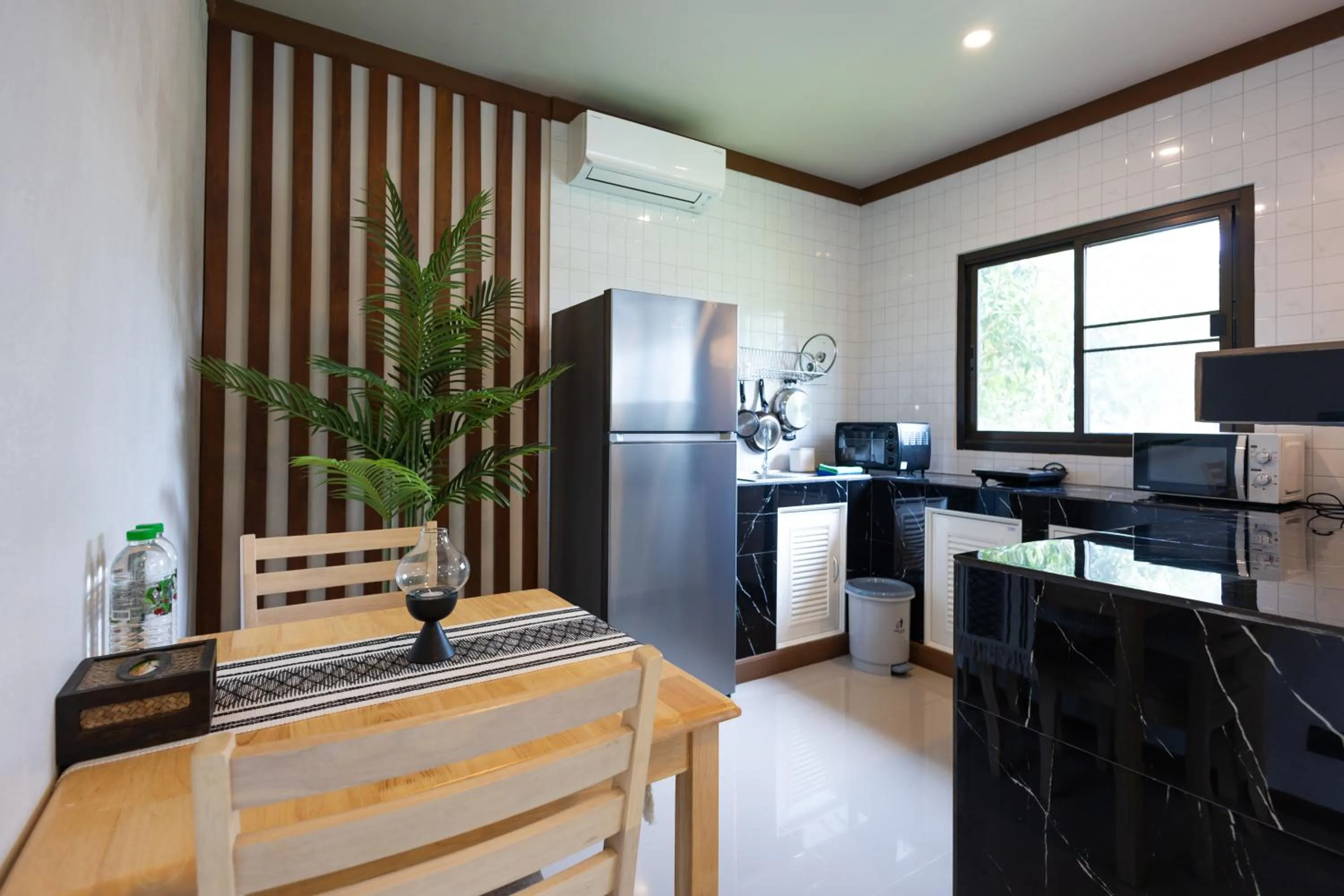 Kitchen or kitchenette in Bang Po Hut
