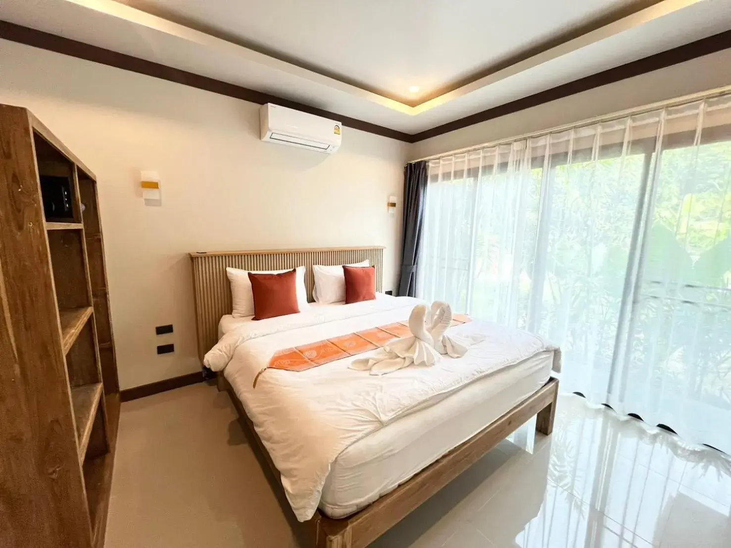 Deluxe King Room in Bang Po Hut Deluxe King Room in Bang Po Hut